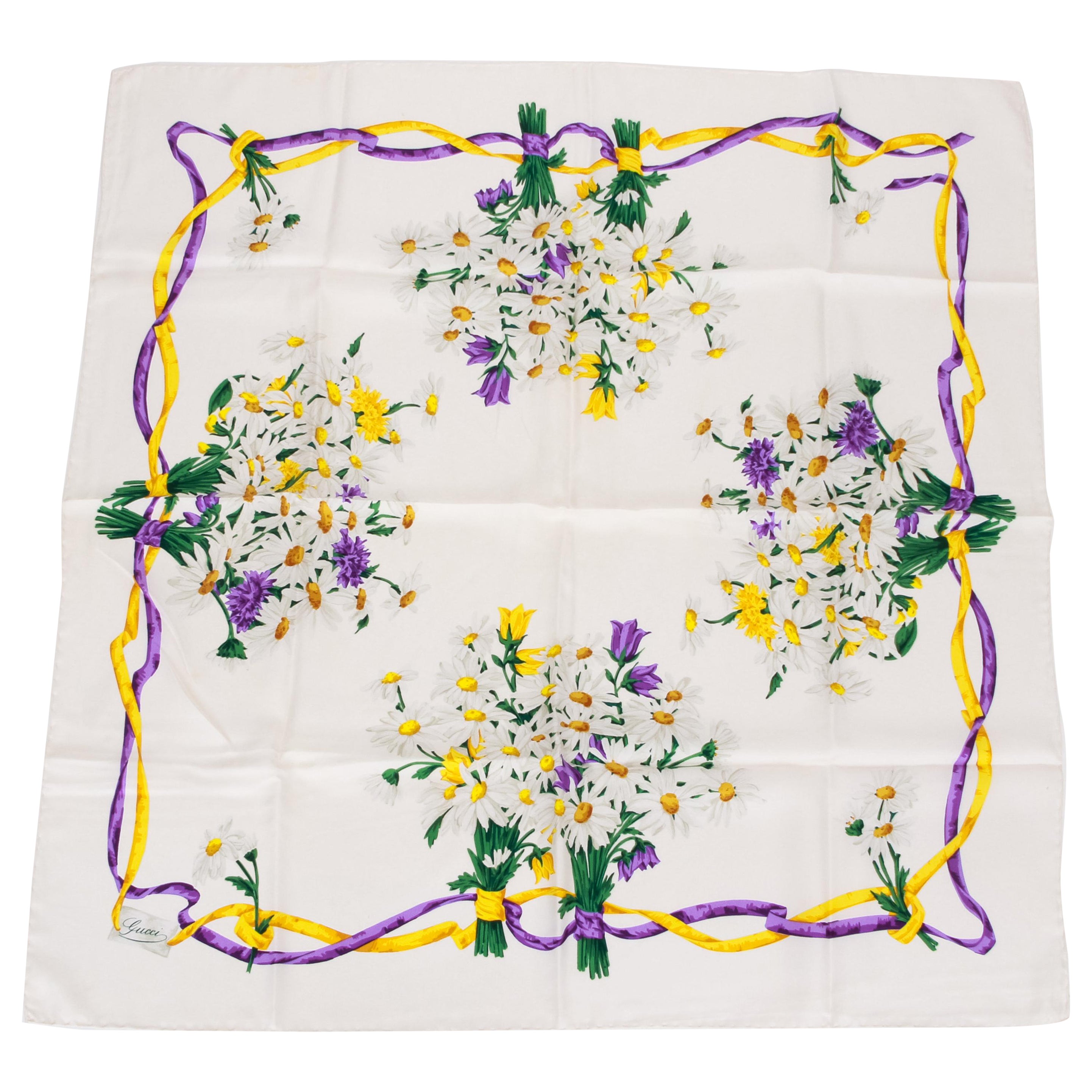 Vintage-Schal aus weißer Seide mit Blumensträußen von Gucci