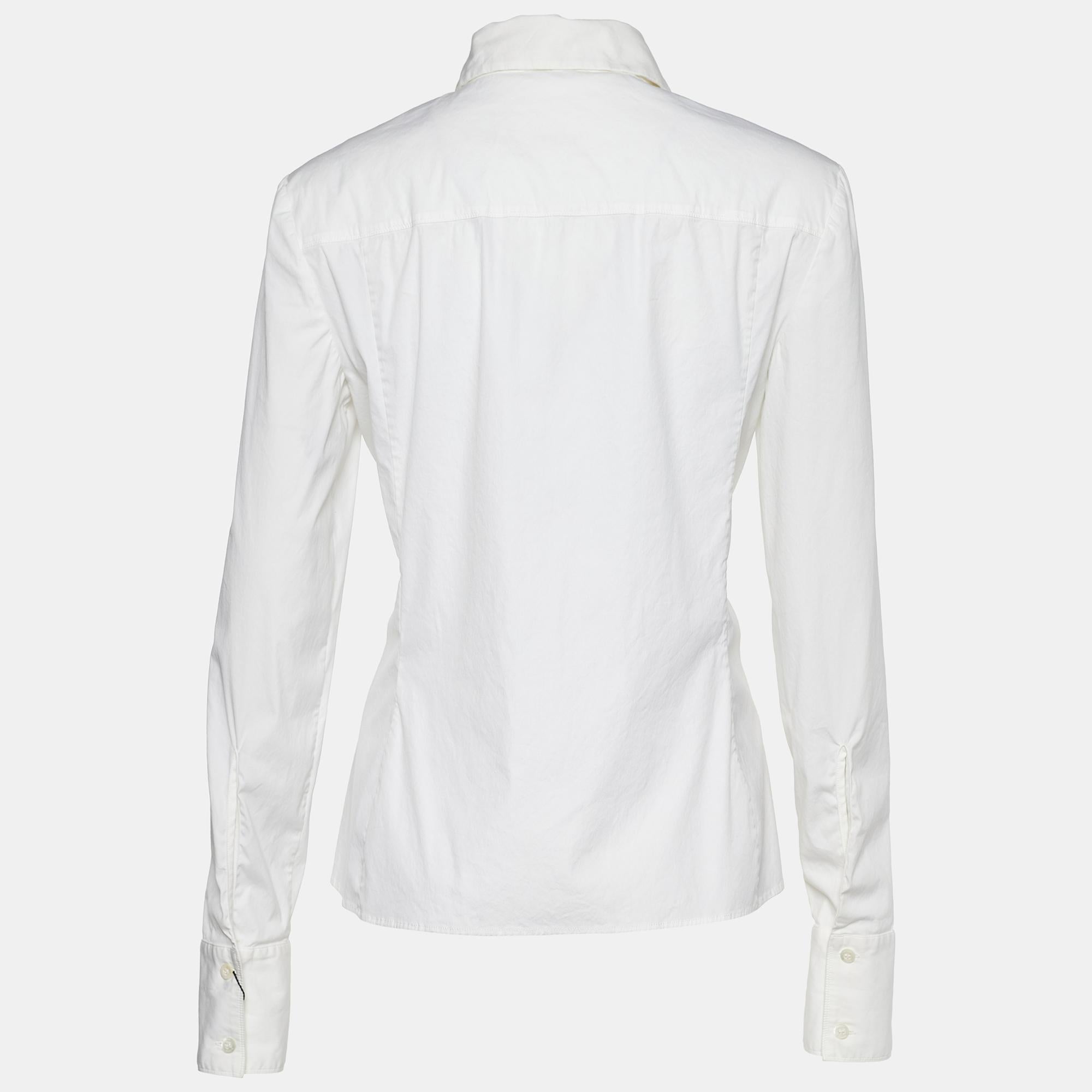Is your wardrobe even complete if you don't own a classic white shirt like this? Thankfully, Gucci comes to your rescue! This Gucci shirt is fashioned in white stretch cotton, which is highlighted with lace-up detailing on the front. It has long