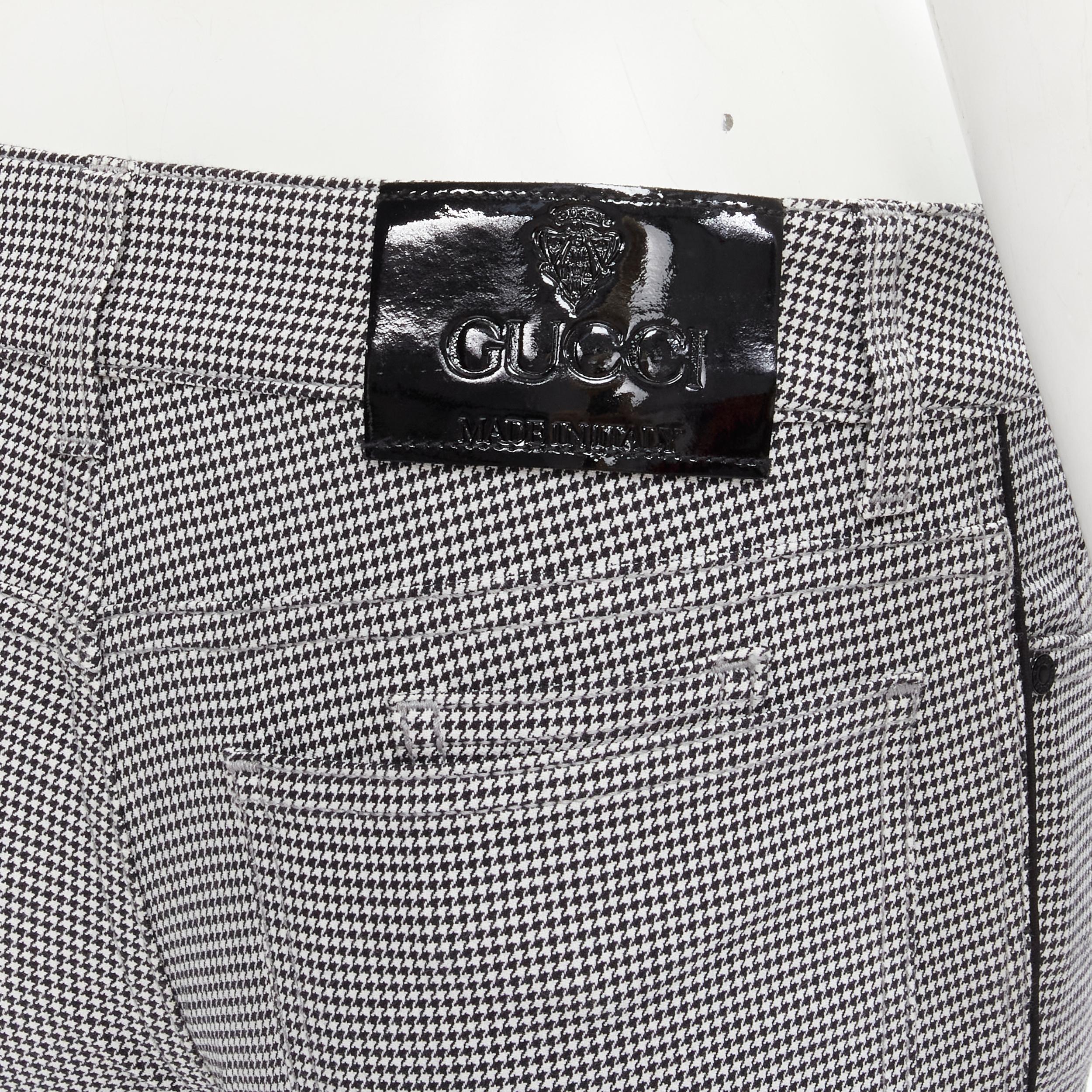 GUCCI Vintage Y2K black houndstooth 5-pocket knee length cropped pants IT38 XS 
Reference: ANWU/A00539 
Brand: Gucci 
Material: Feels like cotton 
Color: Grey 
Pattern: Houndstooth 
Closure: Zip 
Extra Detail: 5-pocket design. Black lacquerd
