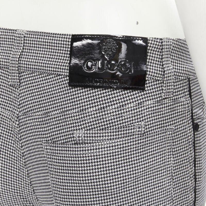 GUCCI Vintage Y2K nero pied de poule 5 tasche al ginocchio pantaloni cropped IT38 XS
Riferimento: ANWU/A00539
Marchio: Gucci
Materiale: Sembra cotone
Colore: Grigio
Modello: Pied de poule
Chiusura: zip
Dettagli extra: Design a 5 tasche. Hardware
