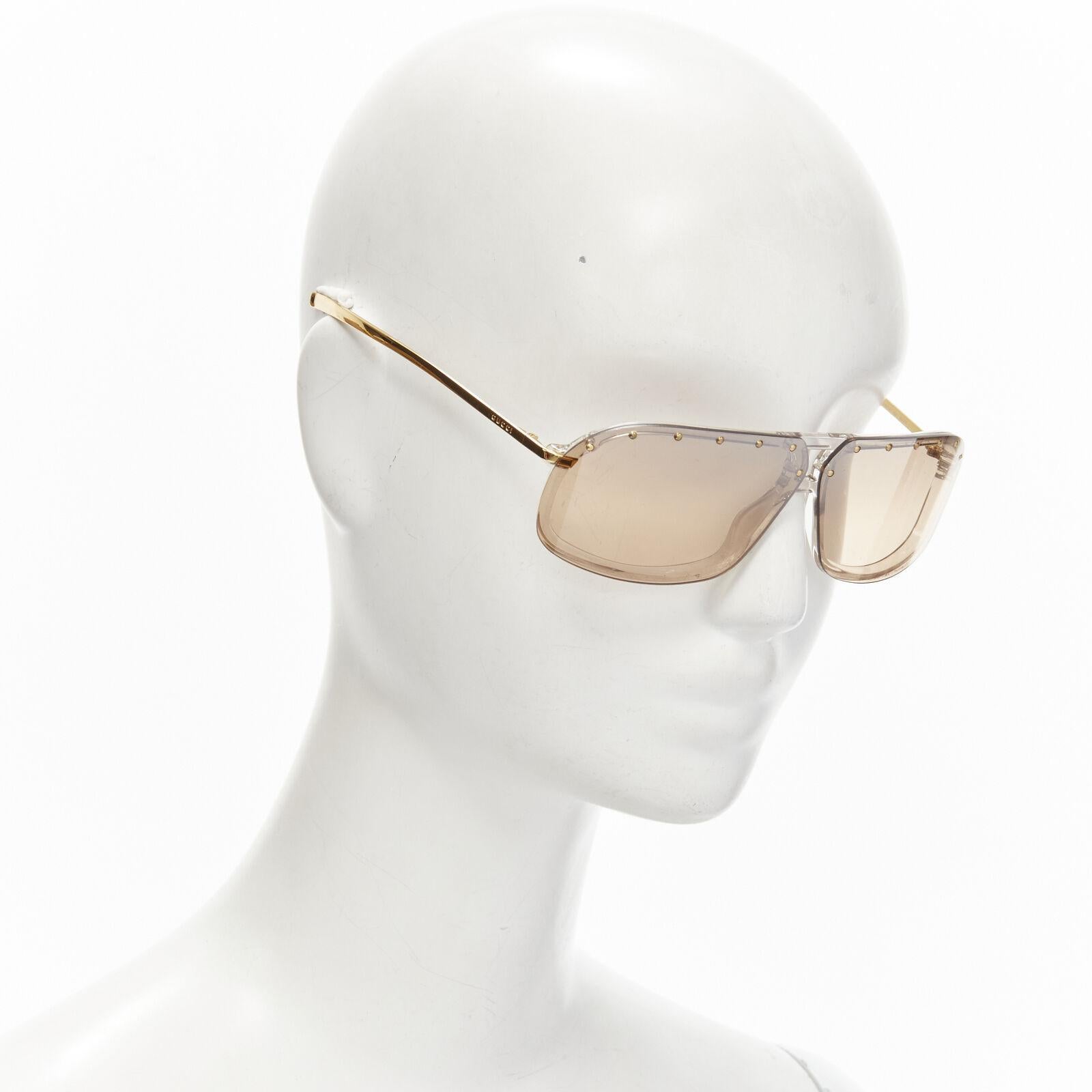 Gray GUCCI Vintage Y2K GG2517/S AU3 gold GG logo brown lens studded sheild sunglasses For Sale