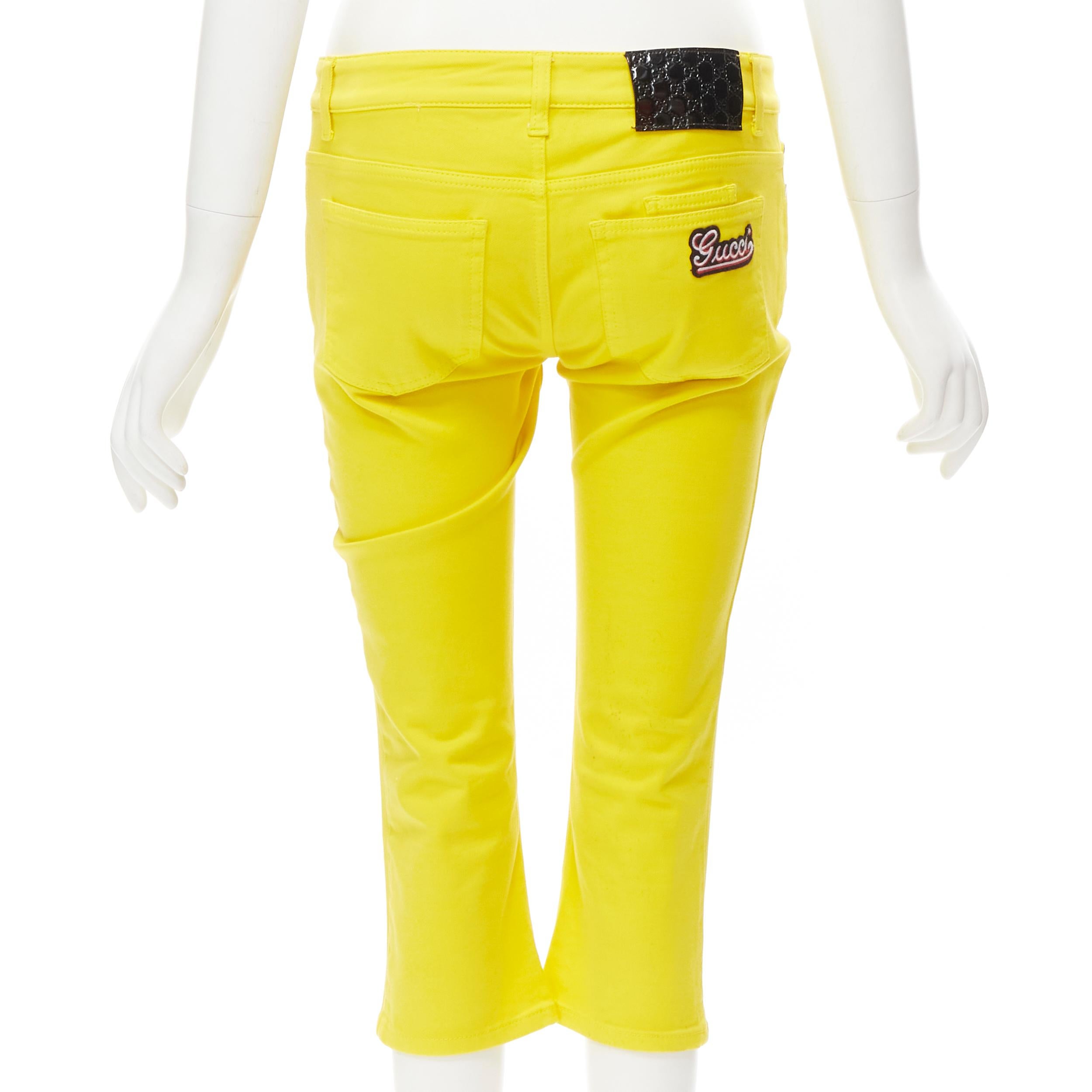 GUCCI Vintage Y2K gelbe Jeans mit GG-Logo-Stickerei und patentiertem Knieausschnitt IT38 XS
Marke: Gucci
Extra Detail: 6-Taschen-Design. Schwarzes GG Monogramm aus Lack. Gucci-Stickereiplakette auf der Gesäßtasche.

ZUSTAND:
Zustand: Ausgezeichnet,