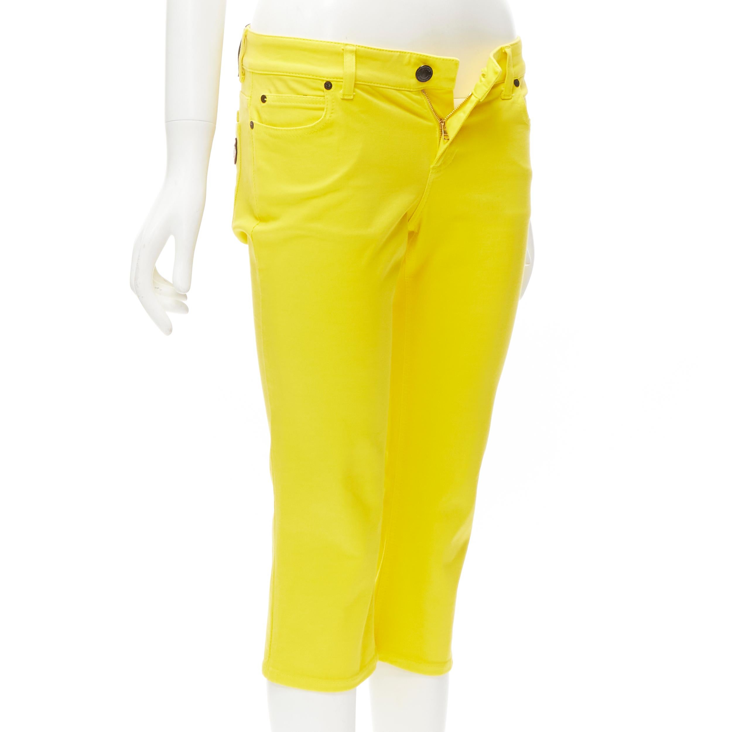GUCCI Vintage Y2K gelbe Jeans mit GG-Logo-Stickerei und patentiertem Knieausschnitt IT38 XS im Zustand „Hervorragend“ im Angebot in Hong Kong, NT
