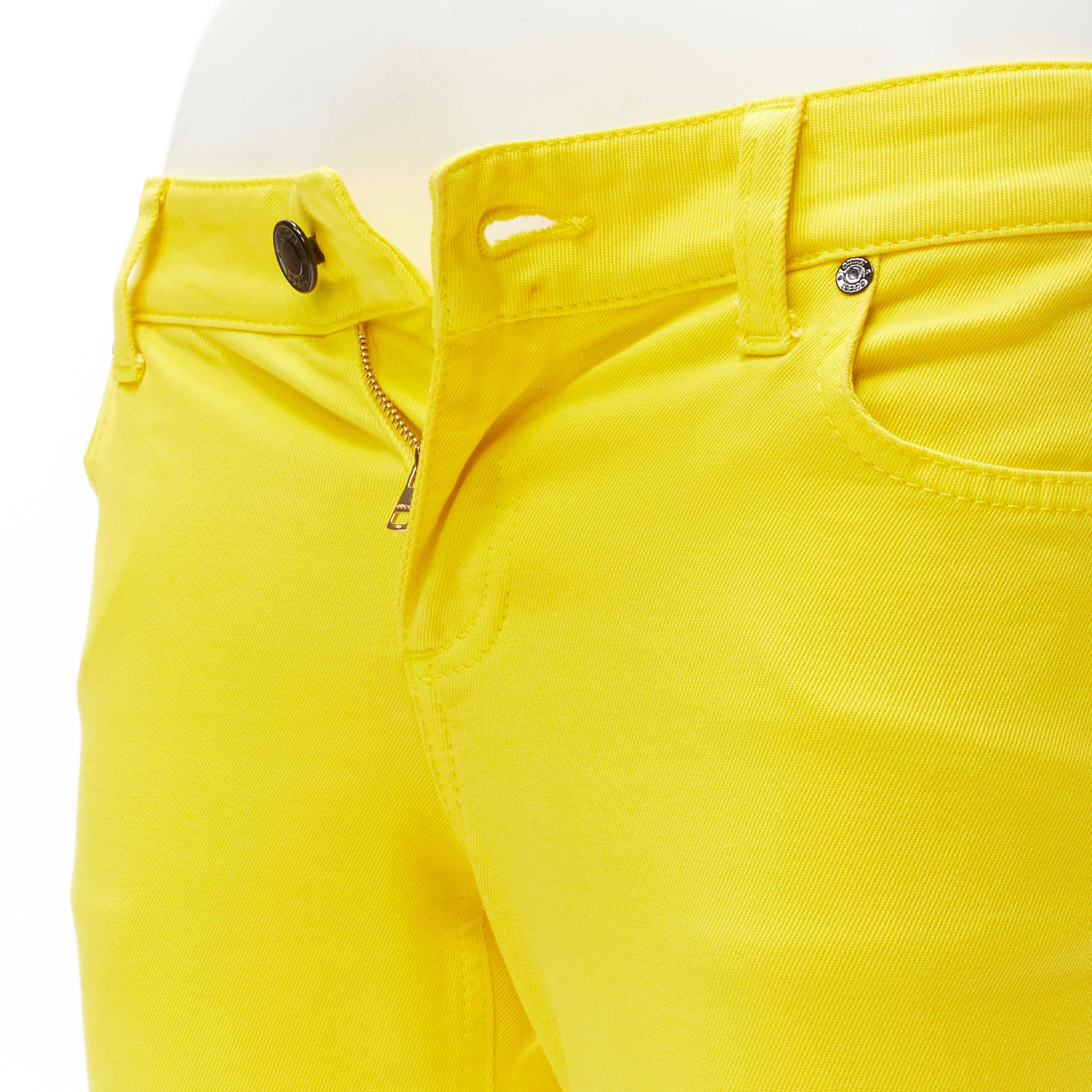 GUCCI Vintage Y2K gelbe Jeans mit GG-Logo-Stickerei und patentiertem Knieausschnitt IT38 XS im Angebot 2