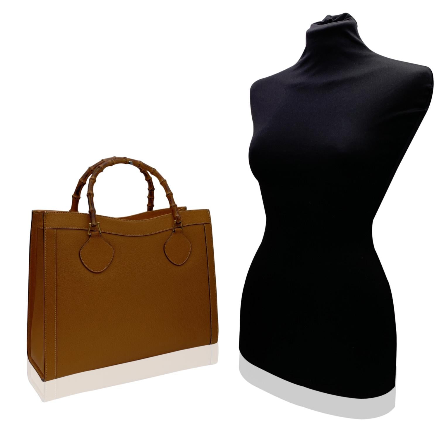 Beautiful Gucci Bamboo tote bag in yellow mustard leather. Double distinctive Bamboo handle. Princess Diana, was snapped carrying a this model on several occasions. Magnetic button closure on top. 5 bottom feet. Gold metal hardware. 1 compartment in