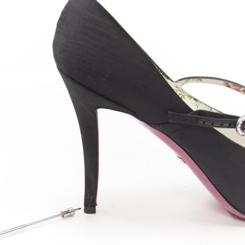 Chaussures à talons Gucci marron Jane en satin noir avec boucle en cristal et doublure florale EU40 en vente 7