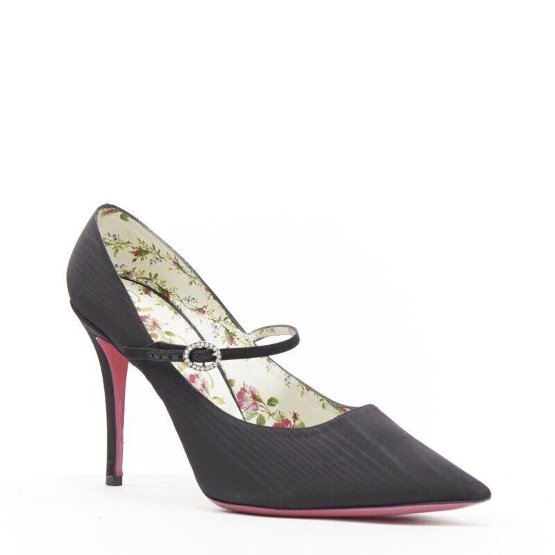 GUCCI Virginia black satin floral lined crystal buckle mary jane pump heel EU40
Reference: TGAS/A05254
Brand: Gucci
Designer: Alessandro Michele
Model: Virginia
Material: Silk
Color: Black
Pattern: Floral
Closure: Ankle Strap
Made in: