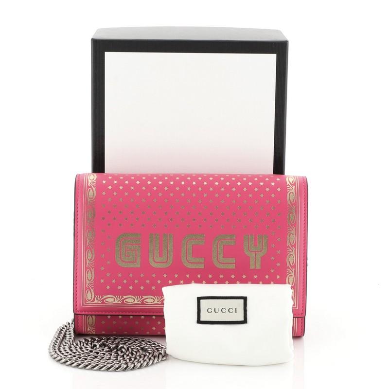 This Gucci Wallet on Chain Limited Edition Printed Leather, crafted from pink and gold limited edition printed leather, features metallic gold prints, 