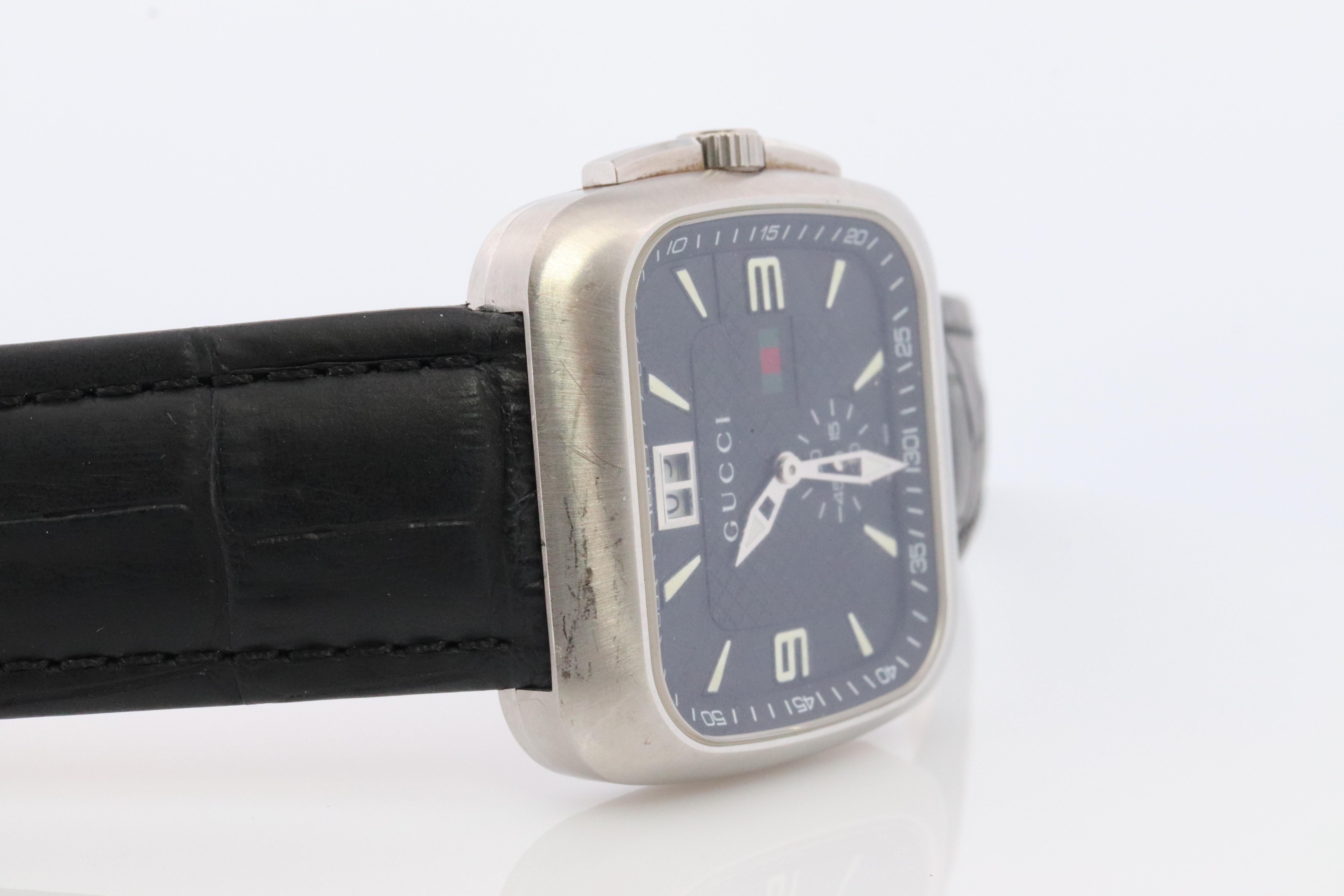 Excellent Mens Gucci Watch.

A perfect piece of accessory to pair with both your daytime casuals as well as formal looks, this G Coupe 131.3 wristwatch by Gucci is a must have for men with classic taste. This watch features a black dial with a sub