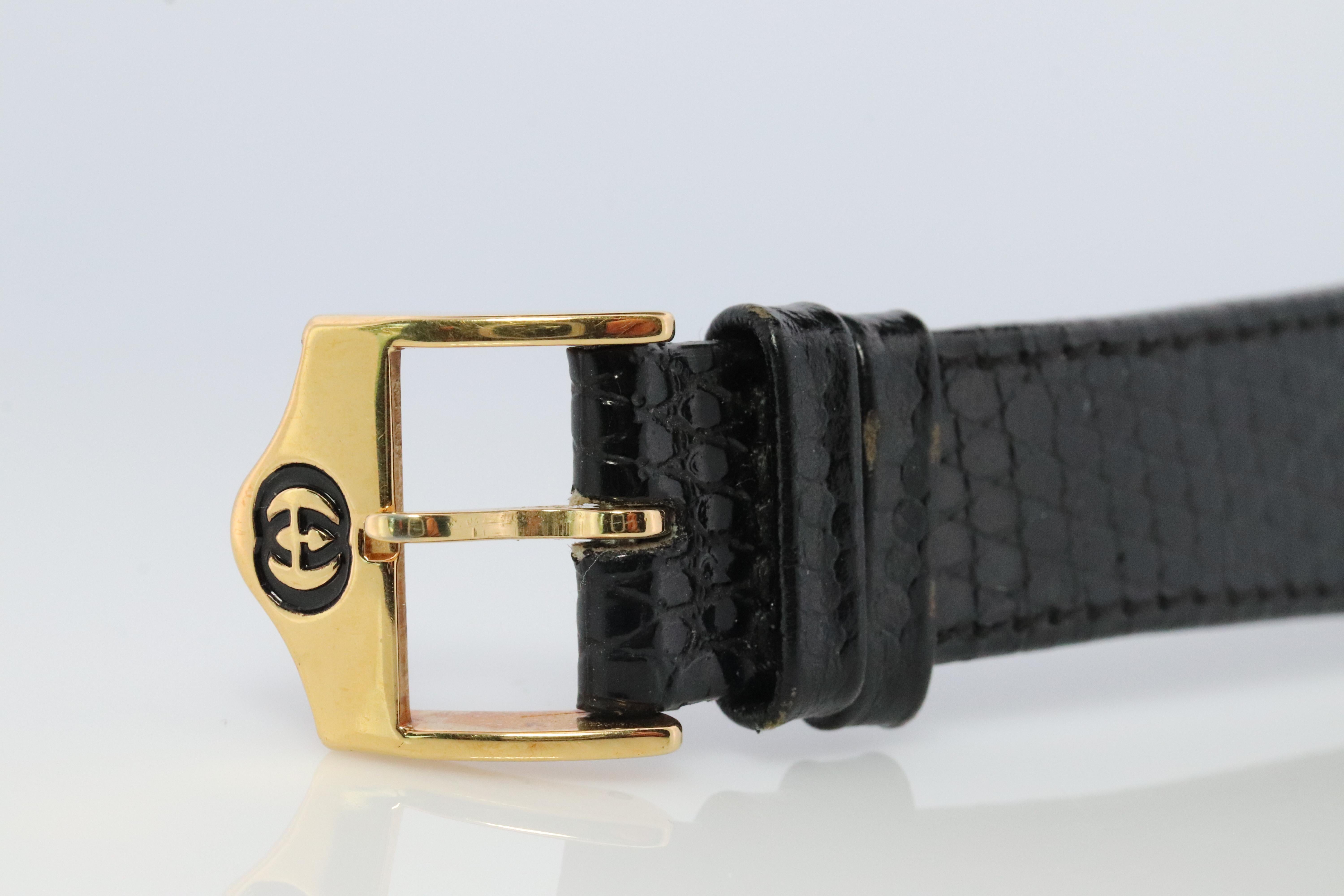 Gucci Uhr. Gucci 4200M Quarz-Armbanduhr. Gucci Unisex-Kleiduhr im Unisex-Stil (Moderne)