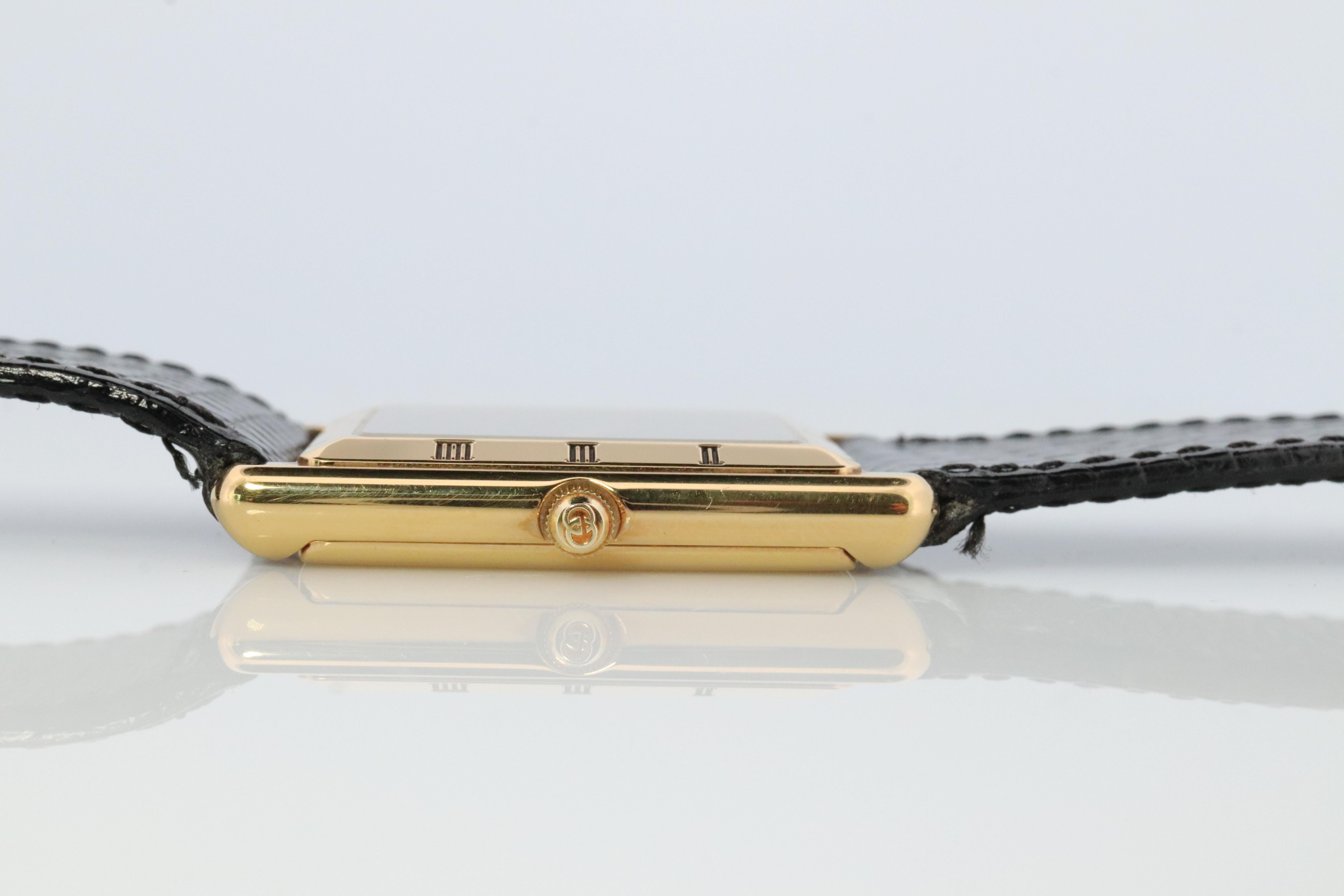 Gucci Uhr. Gucci 4200M Quarz-Armbanduhr. Gucci Unisex-Kleiduhr im Unisex-Stil 2
