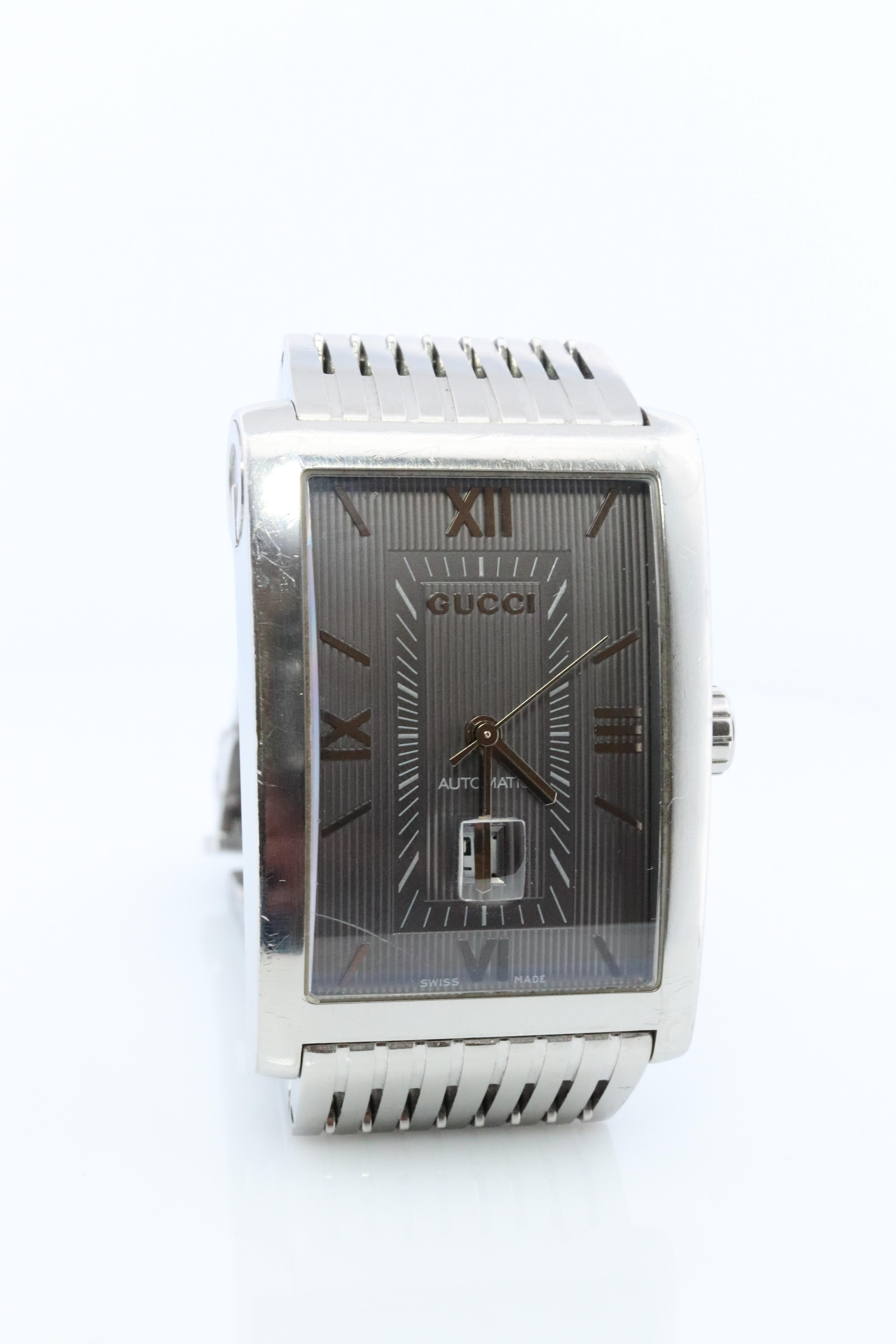 Modern Gucci Watch. Gucci G Metro. Gucci 8600M Automatic Mens Large Tank wrist Watch For Sale