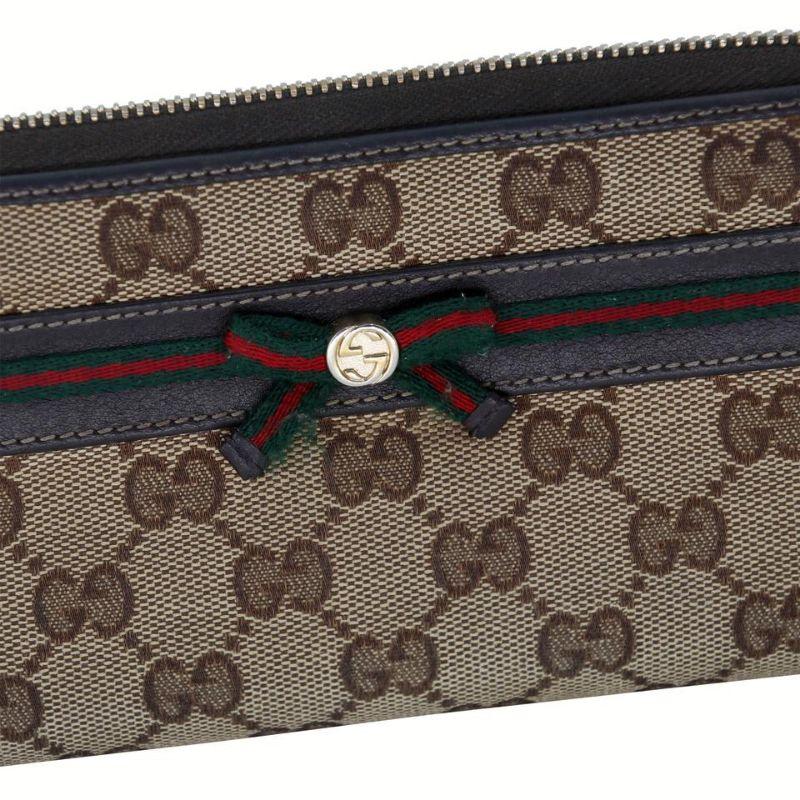 Gucci Web Bow Detail Flap GG Canvas Leather Ebony Classic Wallet GG-0308n-0064

This Gucci Beige/Ebony GG Canvas Bow Detail Flap Wallet is the perfect accessory for your ootd! The gold-tone interlocking GG logo is fixed onto a vintage Web bow and GG