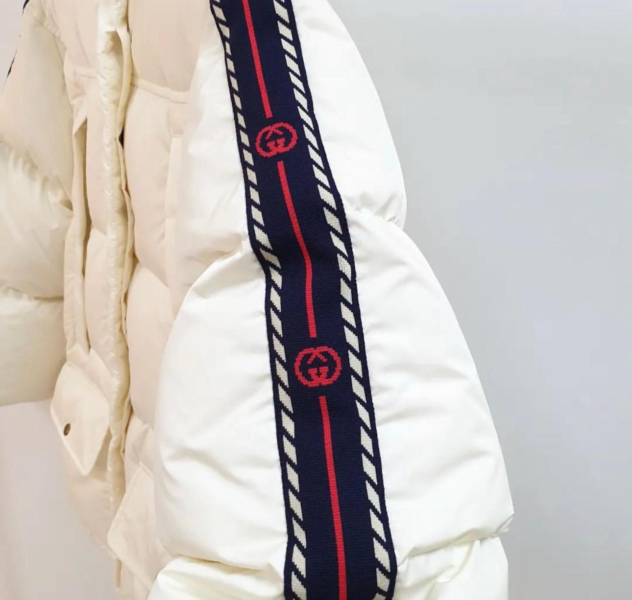 GUCCI Web-panelled Padded Ivory Nylon Jacket  In Good Condition For Sale In Krakow, PL