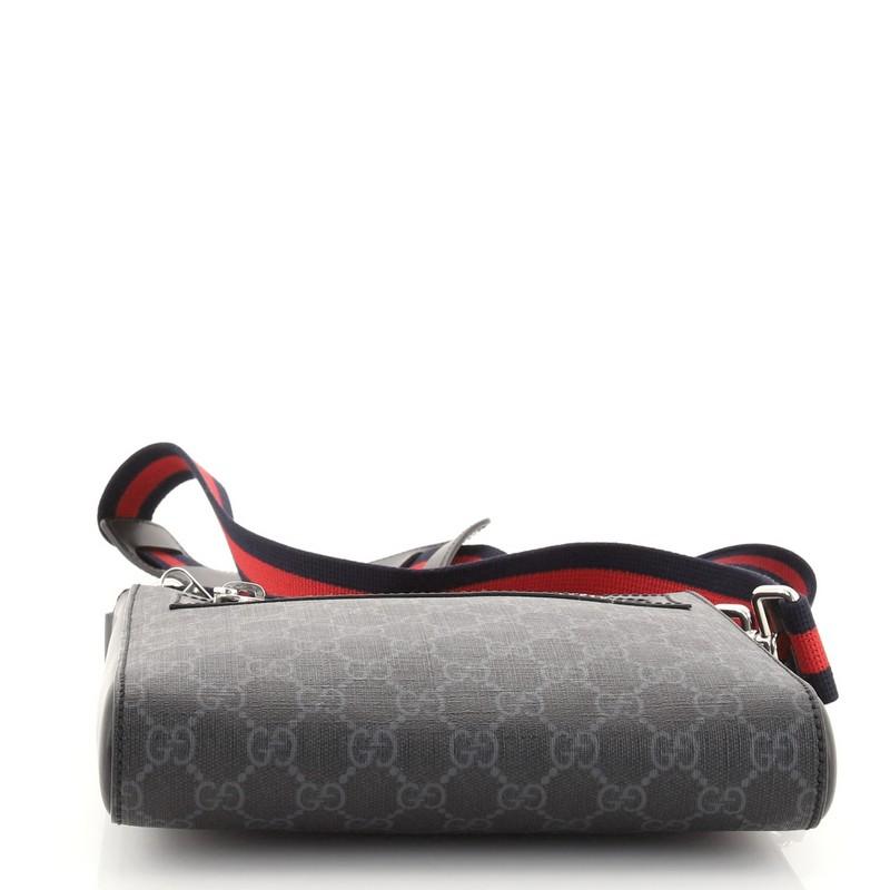 da uomo o donna Gucci Borsa messenger con tracolla e zip frontale GG in tela Coates Small