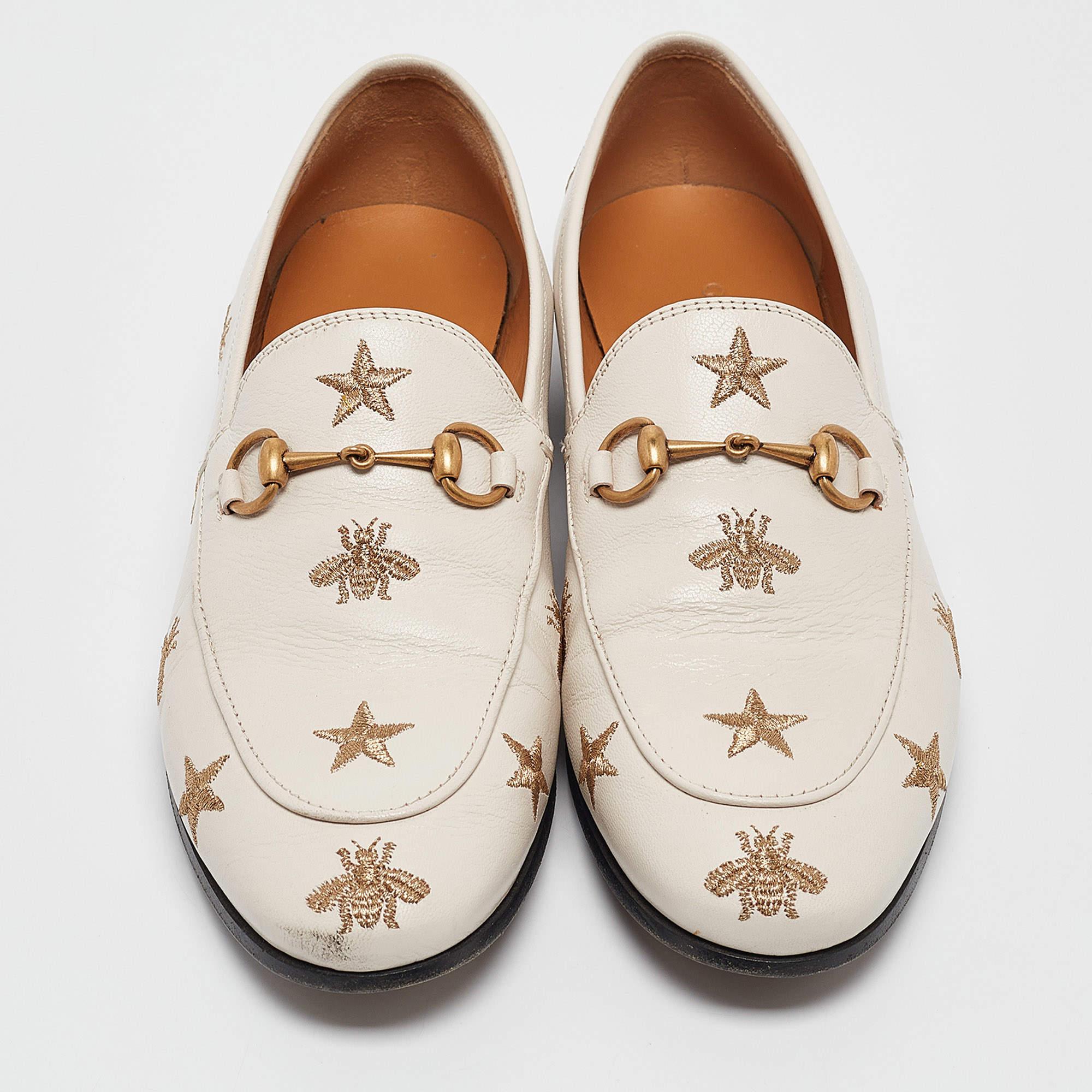 Gucci White Bee & Star Embroidered Leather Jordaan Loafers Size 38 In Fair Condition In Dubai, Al Qouz 2