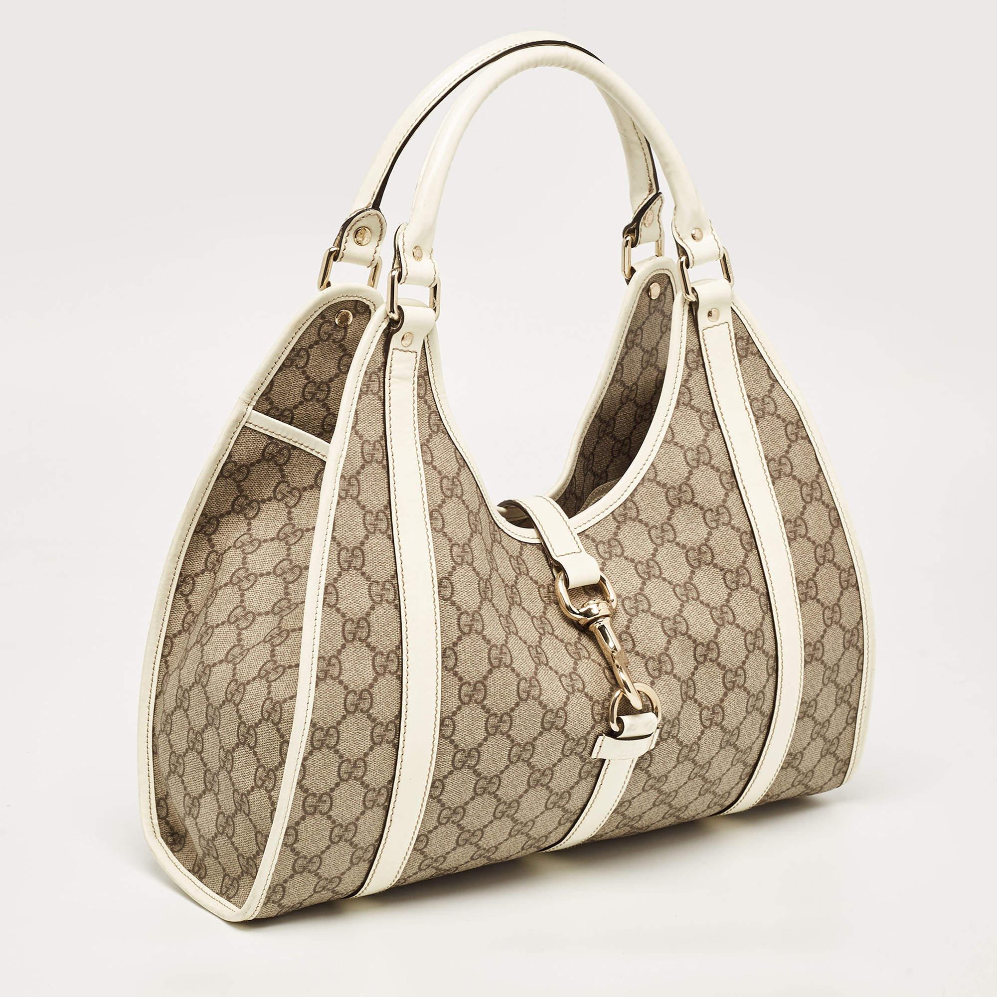 Gucci White/Beige GG Supreme Canvas and Patent Leather Joy Shoulder Bag In Good Condition In Dubai, Al Qouz 2