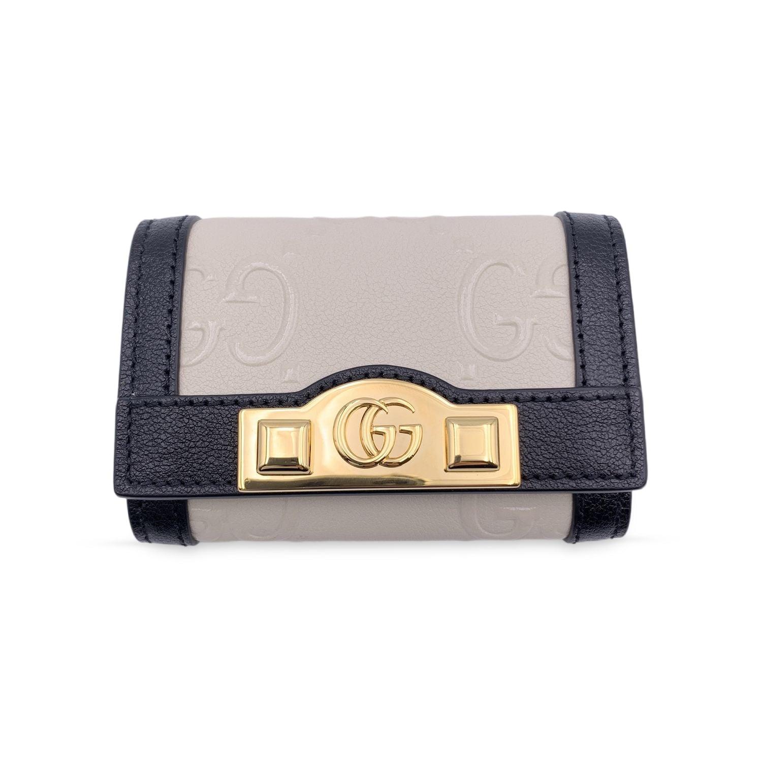 What is a key case?