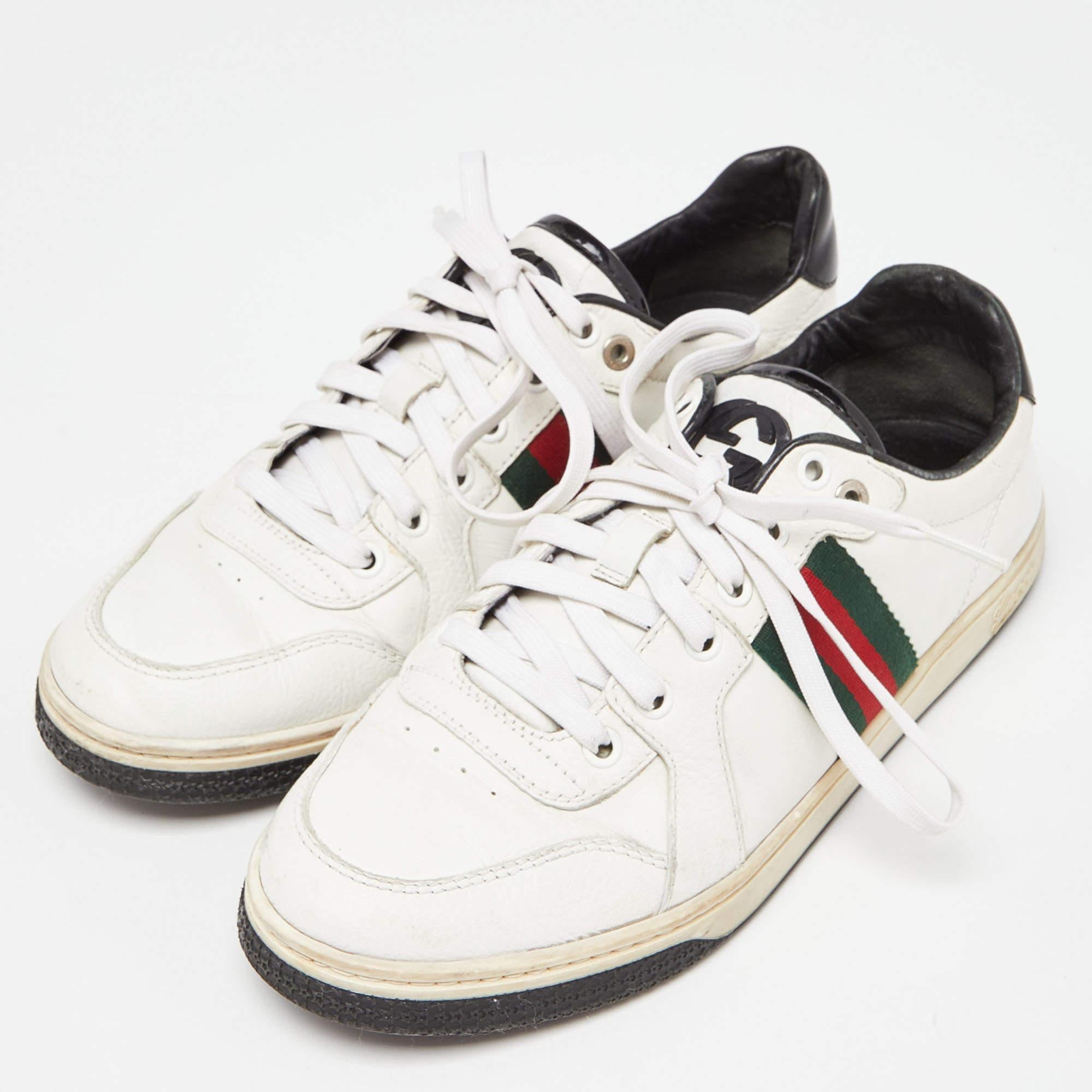 Upgrade your style with these Gucci women's sneakers. Meticulously designed for fashion and comfort, they're the ideal choice for a trendy and comfortable stride.

