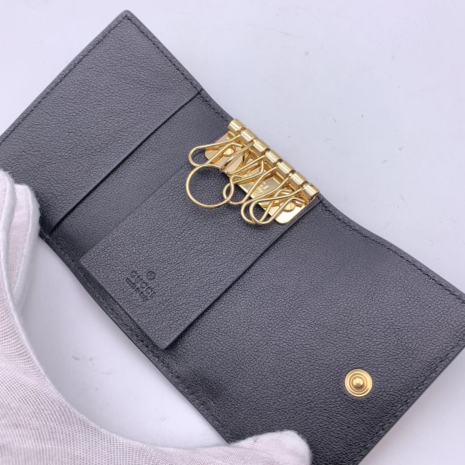 Gucci White Black Monogram Leather Wonka 6 Key Case Holder Pouch Pour femmes en vente
