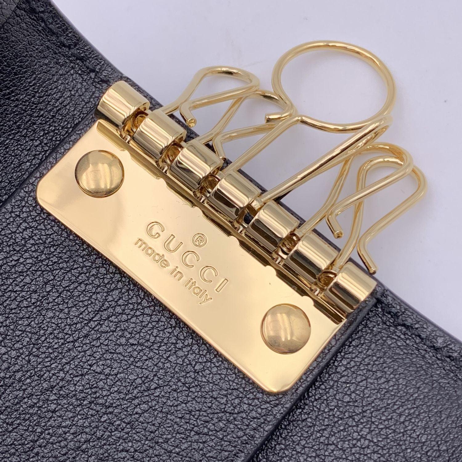 Gucci White Black Monogram Leather Wonka 6 Key Case Holder Pouch en vente 2