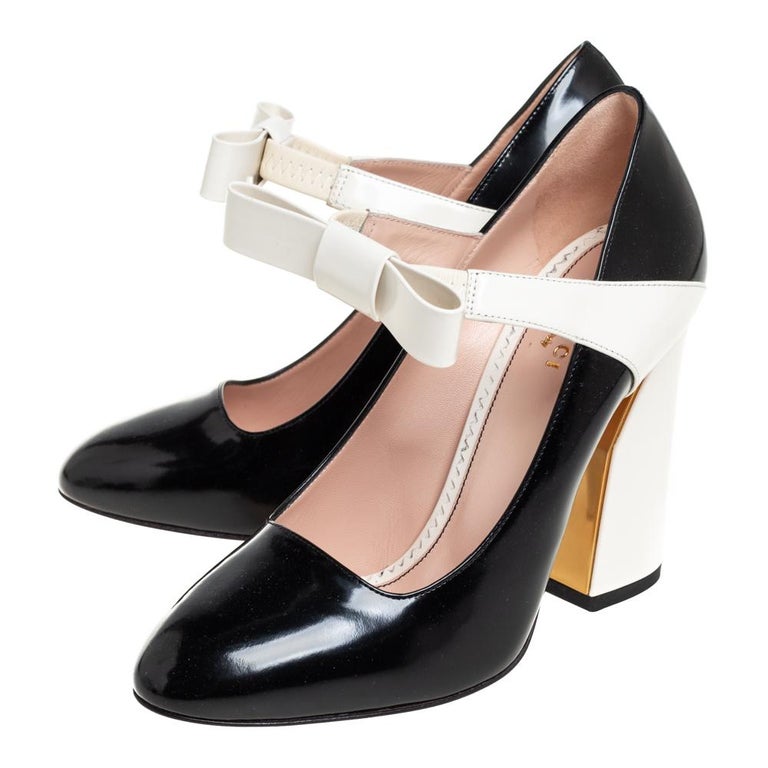 Gucci White/Black Patent Leather Bow Mary Jane Pumps Size 38 at 1stDibs