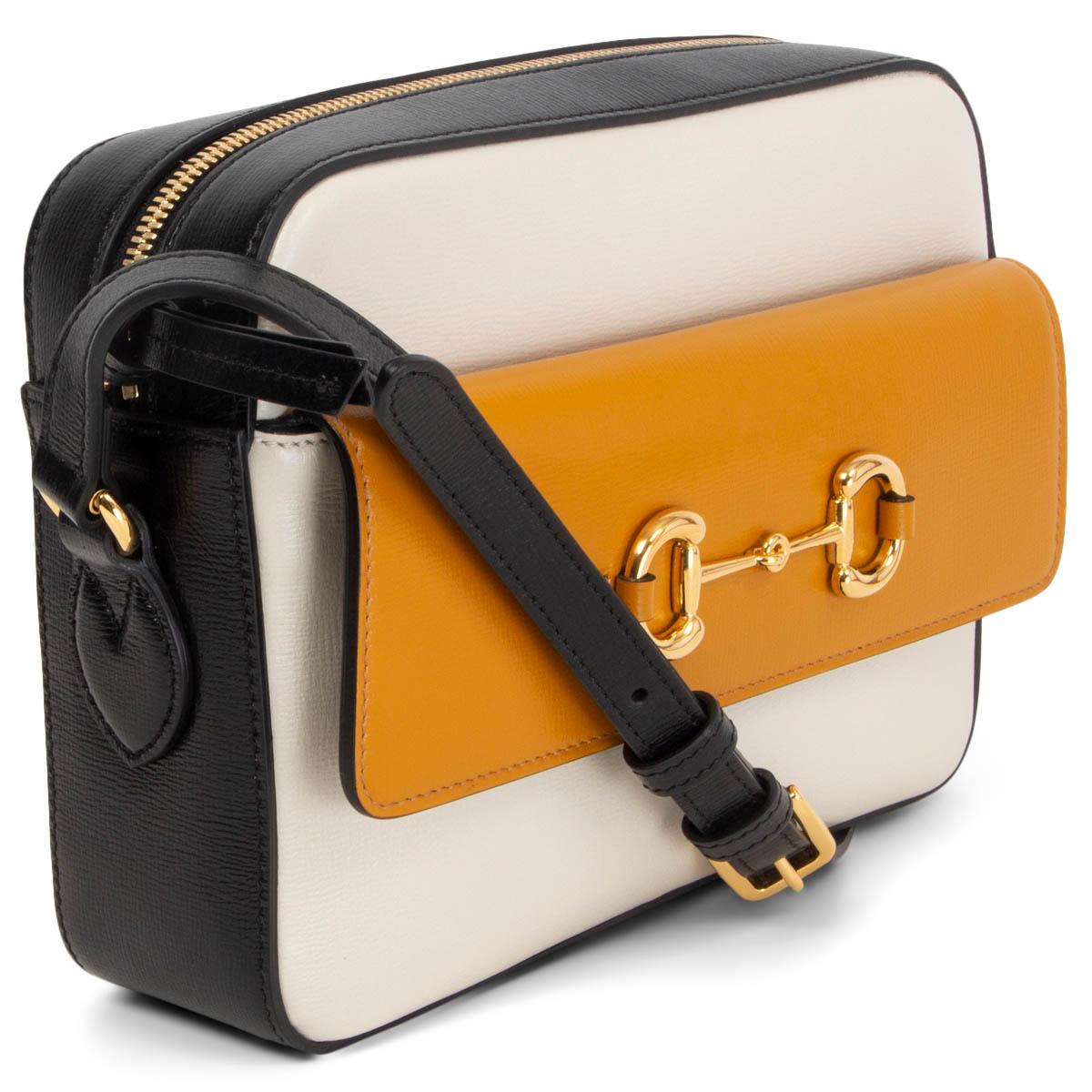 100% authentic Gucci Horsebit 1955 shoulder bag in mustard, black and off-white textured leather featuring a horsebit flap pocket at front. Opens with a zipper on top and is lined in off-white canvas with one zipper pocket against the back. Comes