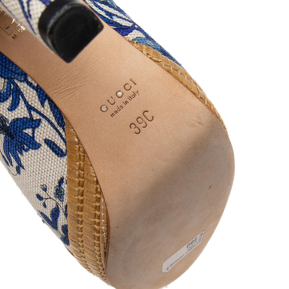 Gucci White/Blue Floral Print Canvas Horsebit Peep Toe Pumps Size 39 1