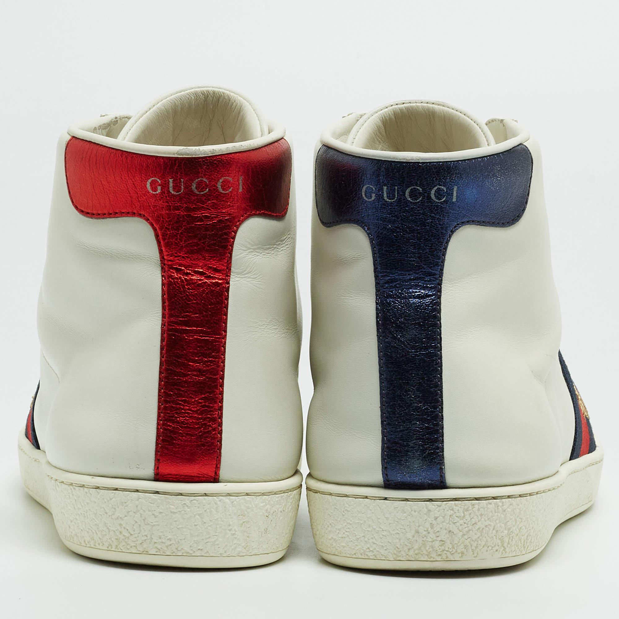 Gucci White/Blue Leather Embroidered Bee Web Ace High-Top Sneakers Size 41.5 In Good Condition In Dubai, Al Qouz 2