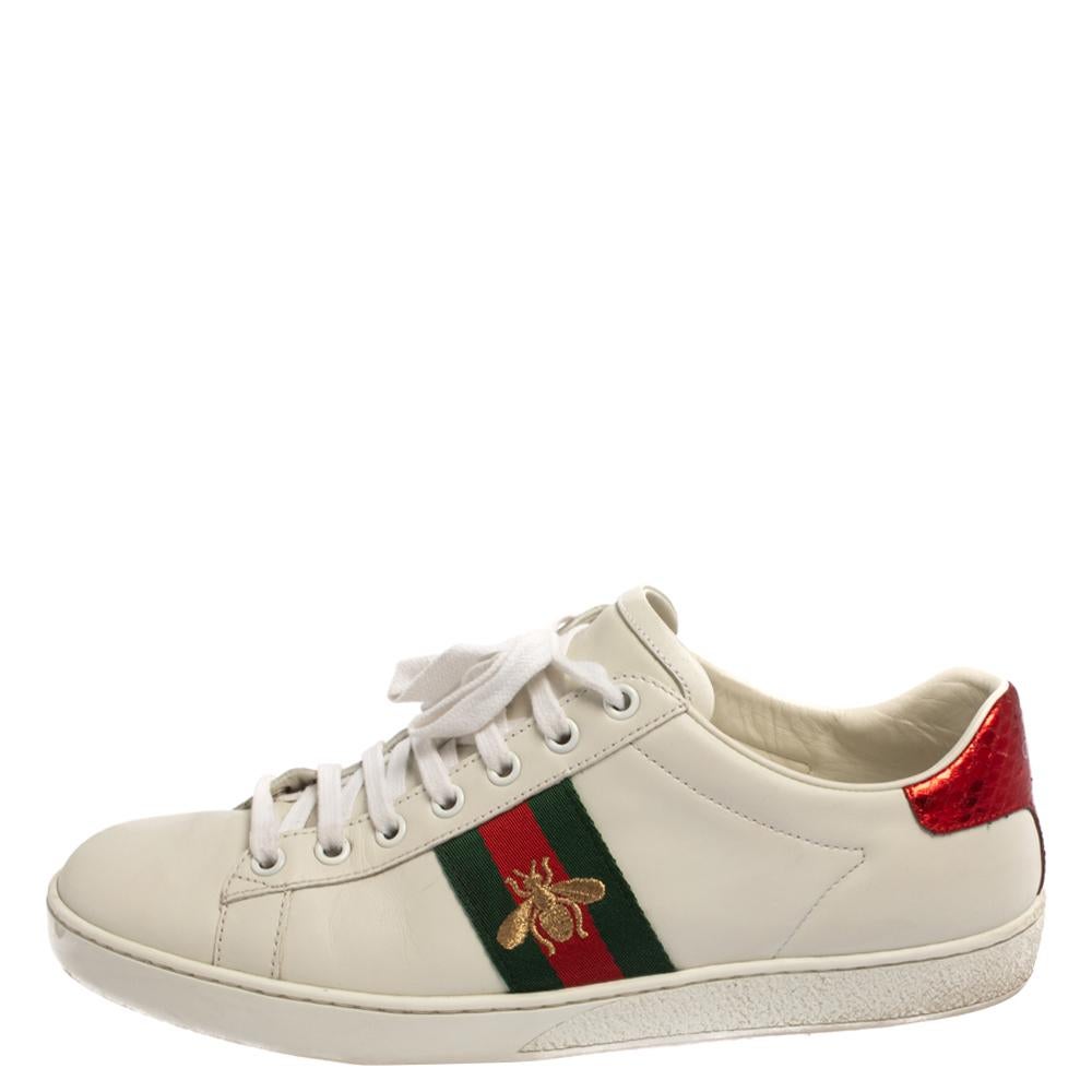 Stacked with signature details, this Gucci pair is rendered in leather and is designed in a low-cut style with lace-up vamps. They have been fashioned with iconic Web stripes and bee motifs. Complete with mismatched counters, these shoes can be