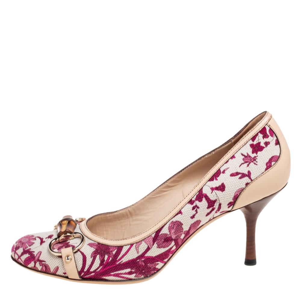 Gucci never fails to impress and these lovely pumps aptly justify that! The pumps are crafted from the floral printed canvas and smooth leather and feature round toes. They flaunt gold-tone, bamboo Horsebit details on the vamps and high heels. They