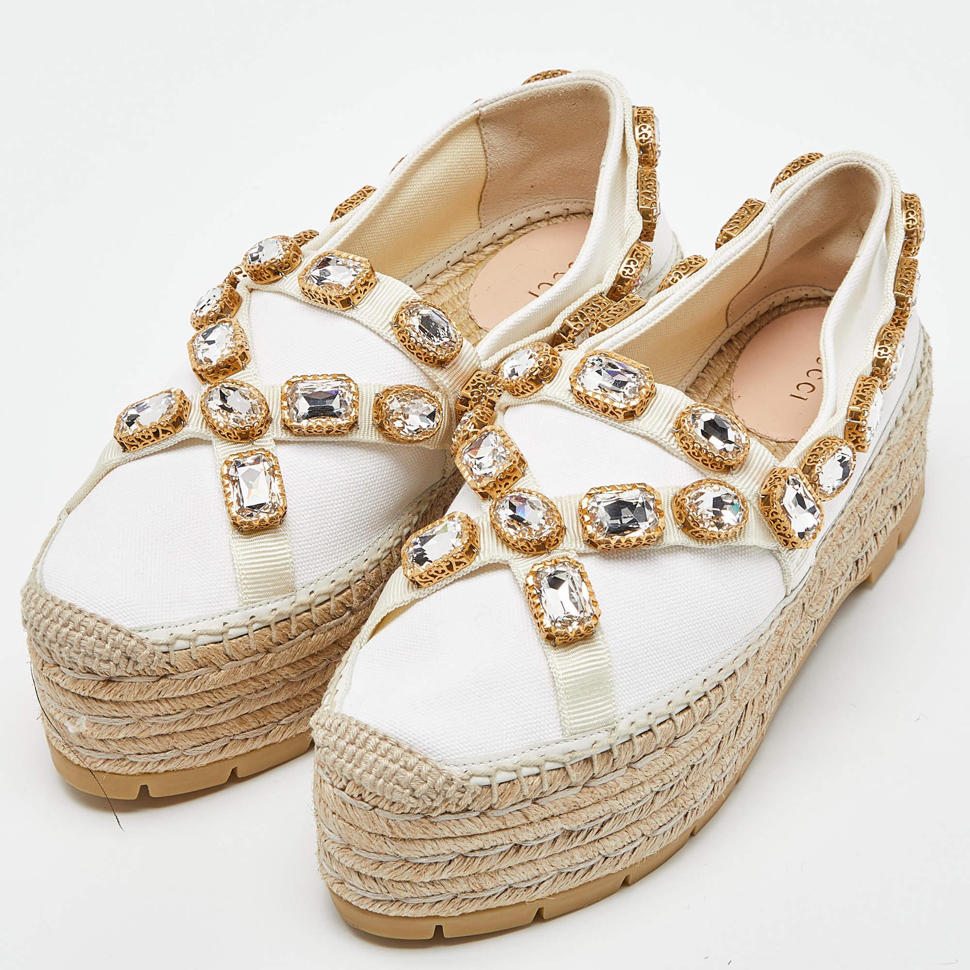 Effortlessly chic and stylish, these flats from Gucci are what your wardrobe has been missing all this while! The flats are well-crafted from white canvas and decorated with crystals on the uppers. Comfortable insoles and espadrille midsoles