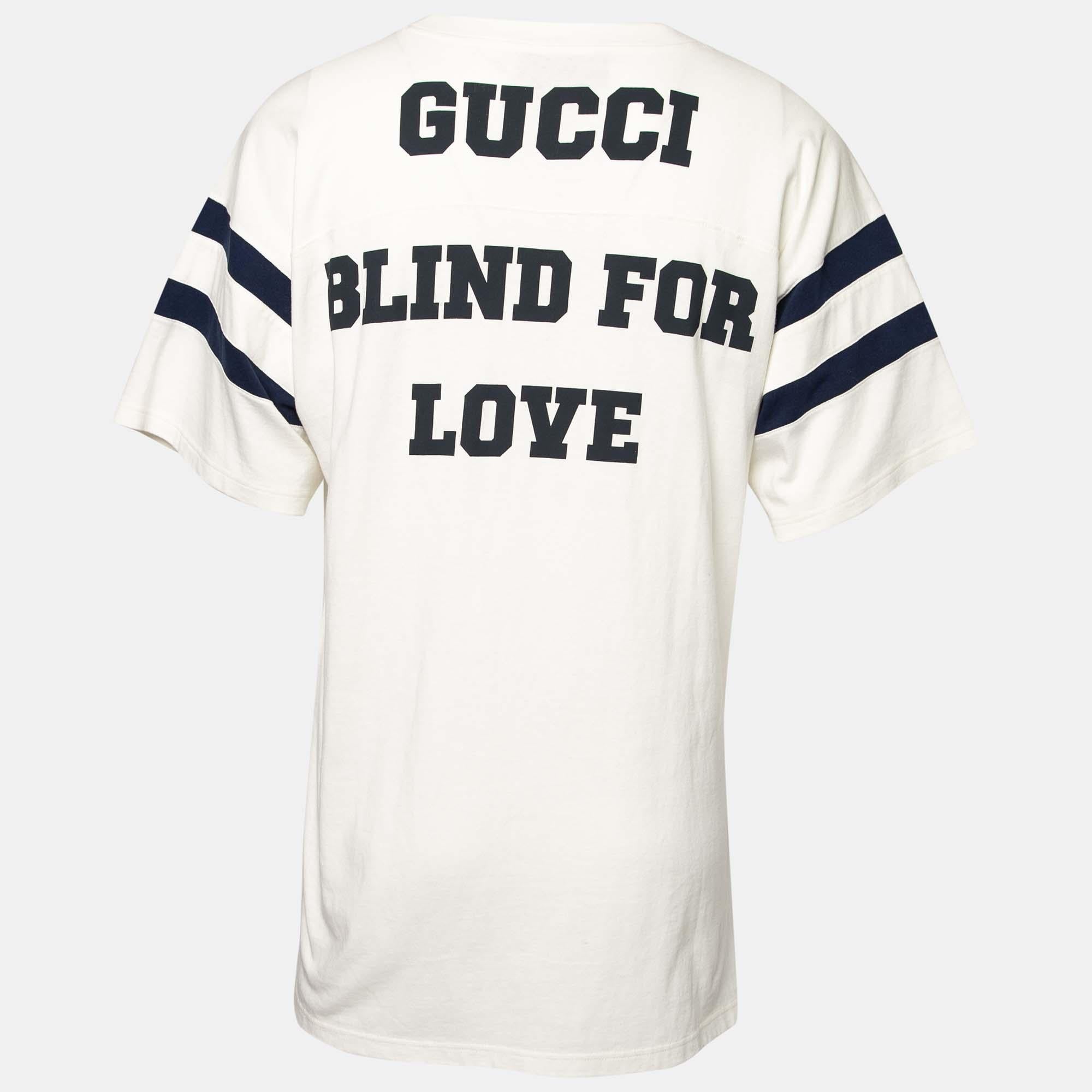 Gucci brings you a simple t-shirt elevated by the label's signature elements on the front and back. It has been tailored from cotton in a white shade and features short sleeves. Style the creation with sneakers and denim pants for a cool and casual