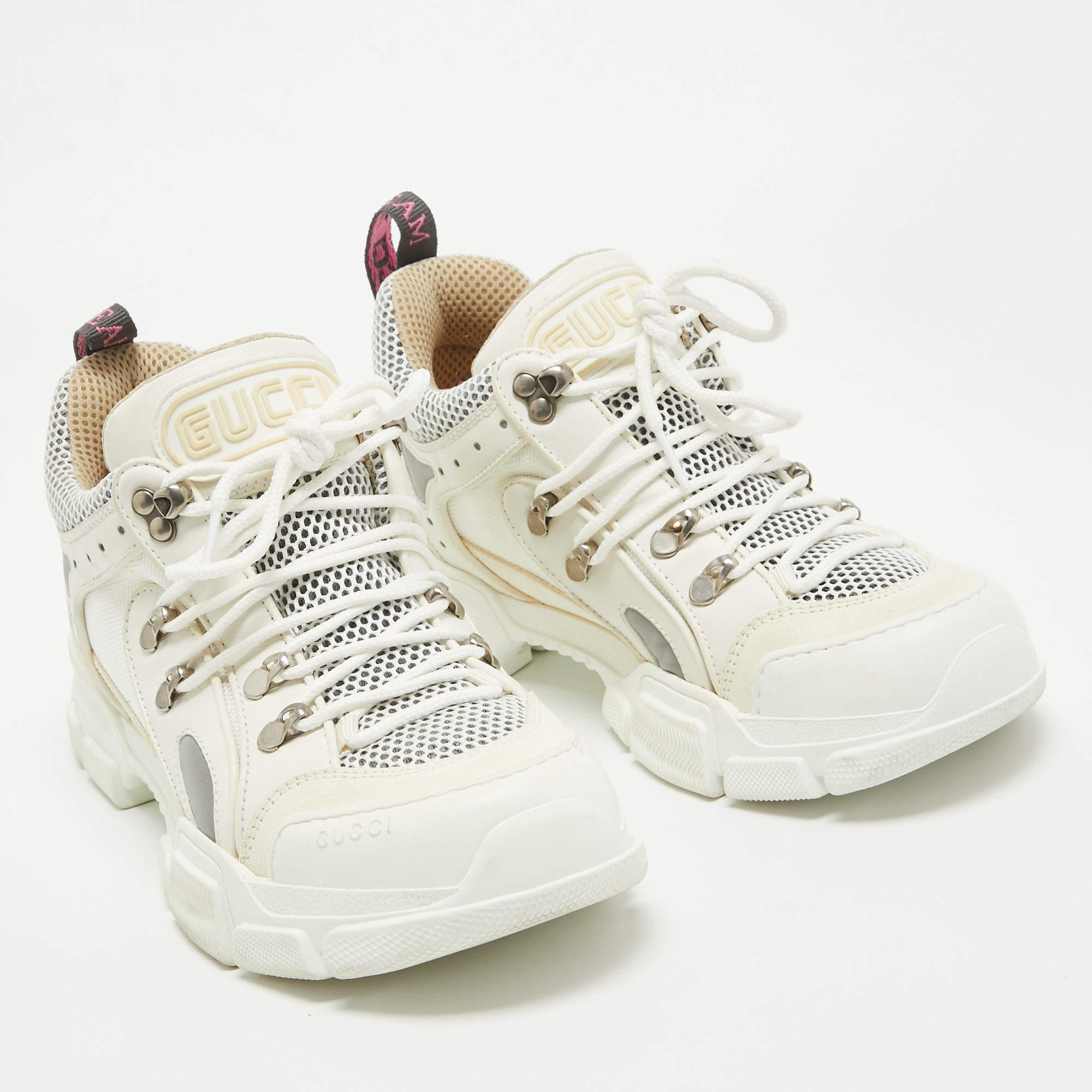 Gucci White/Cream Canvas Leather Flashtrek Sneakers Size 39.5 In Good Condition For Sale In Dubai, Al Qouz 2