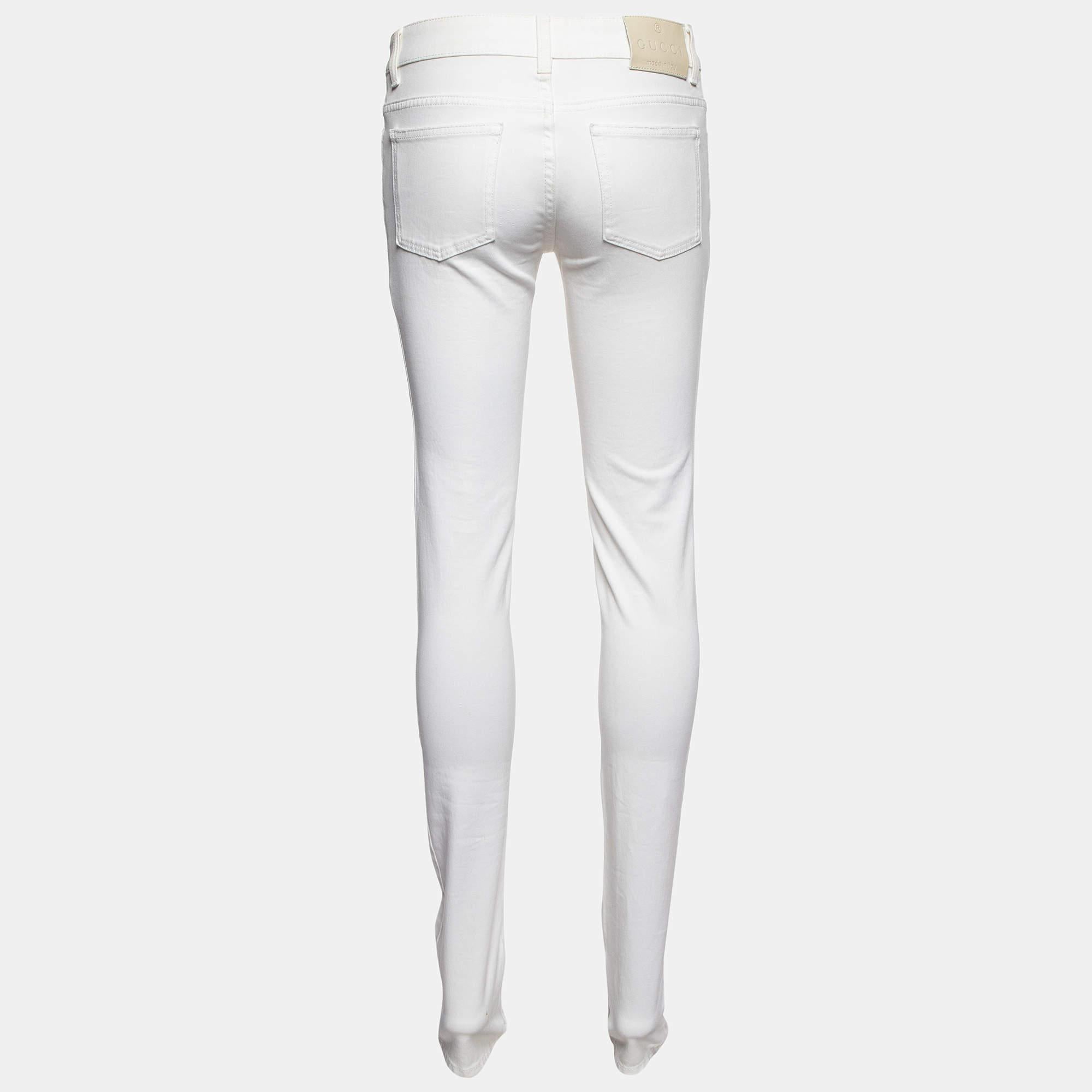 Step into style with these Gucci white jeans. Crafted with care they offer the perfect blend of fashion and comfort making them a must have for any wardrobe.