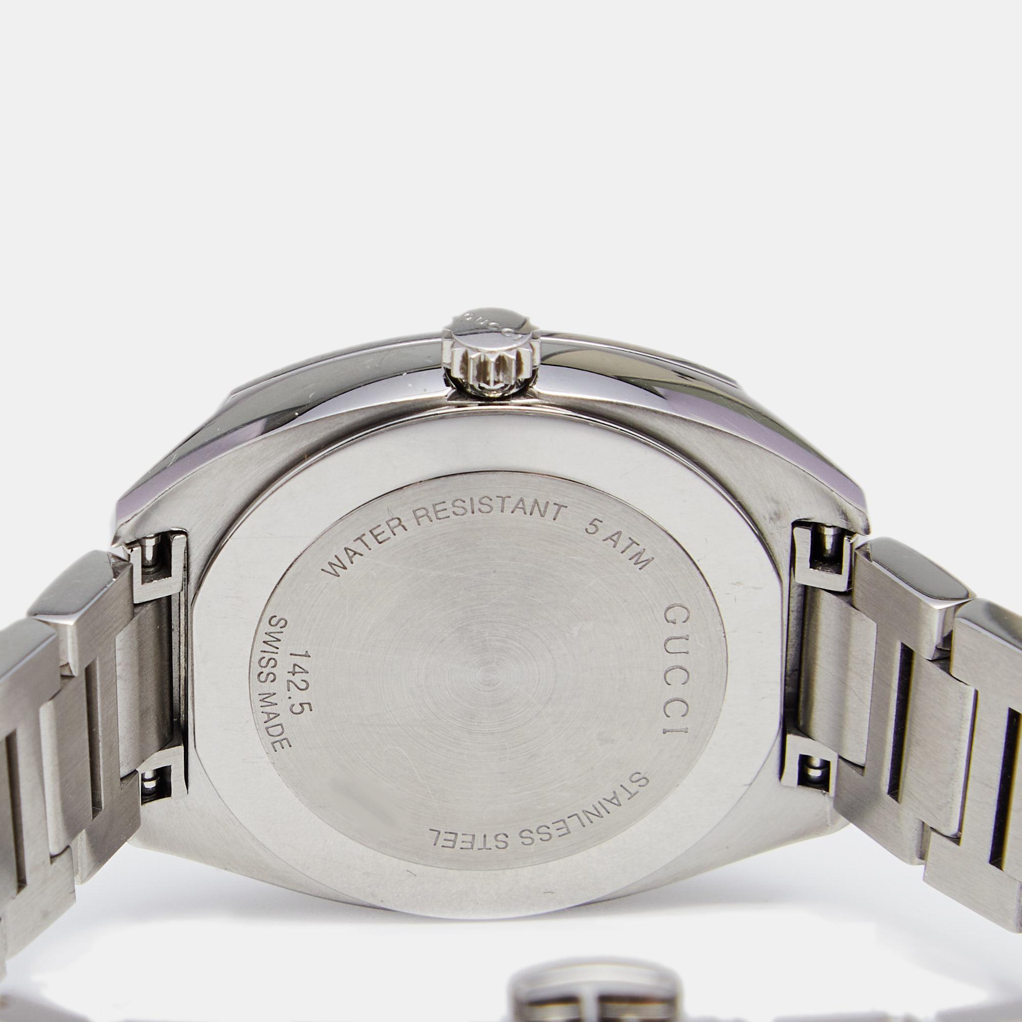 Gucci White Diamond Stainless Steel GG2570 YA142504 Women's Wristwatch 29 mm In Good Condition In Dubai, Al Qouz 2