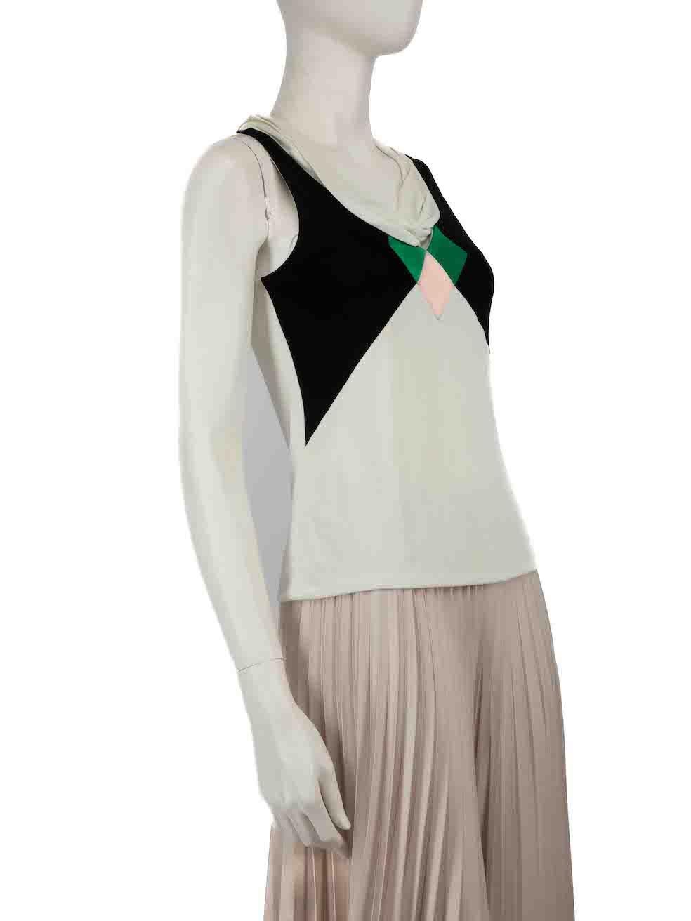 CONDITION is Good. General wear to top is evident. Moderate signs of wear to the front and the underarms with discoloured marks on this used Gucci designer resale item.
 
 
 
 Details
 
 
 White
 
 Viscose
 
 Top
 
 Black, green and blue panelled