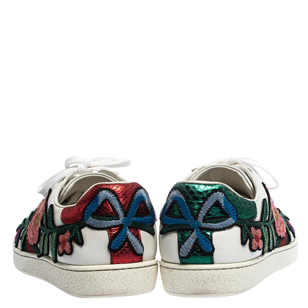 Gucci White Floral Embroidered Leather Ace Low Top Sneakers Size 37 In Good Condition In Dubai, Al Qouz 2