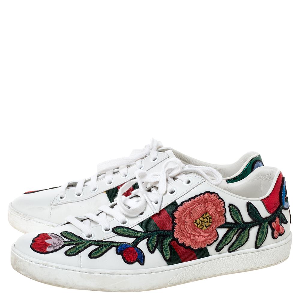 Gucci White Floral Embroidered Leather Ace Low Top Sneakers Size 38.5 In Good Condition In Dubai, Al Qouz 2