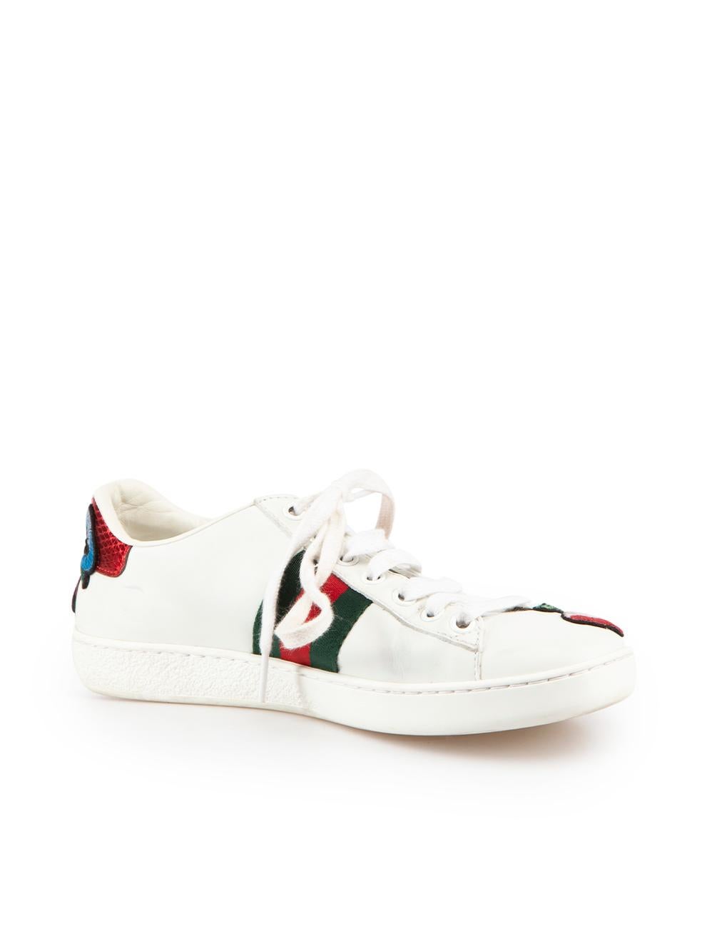 CONDITION is Good. Minor wear to shoes is evident. Light wear to both sides, rubber soles, toes and laces of both shoes with discoloured marks on this used Gucci designer resale item.
 
 Details
 White
 Leather
 Low top trainers
 Round toe
 Flat
