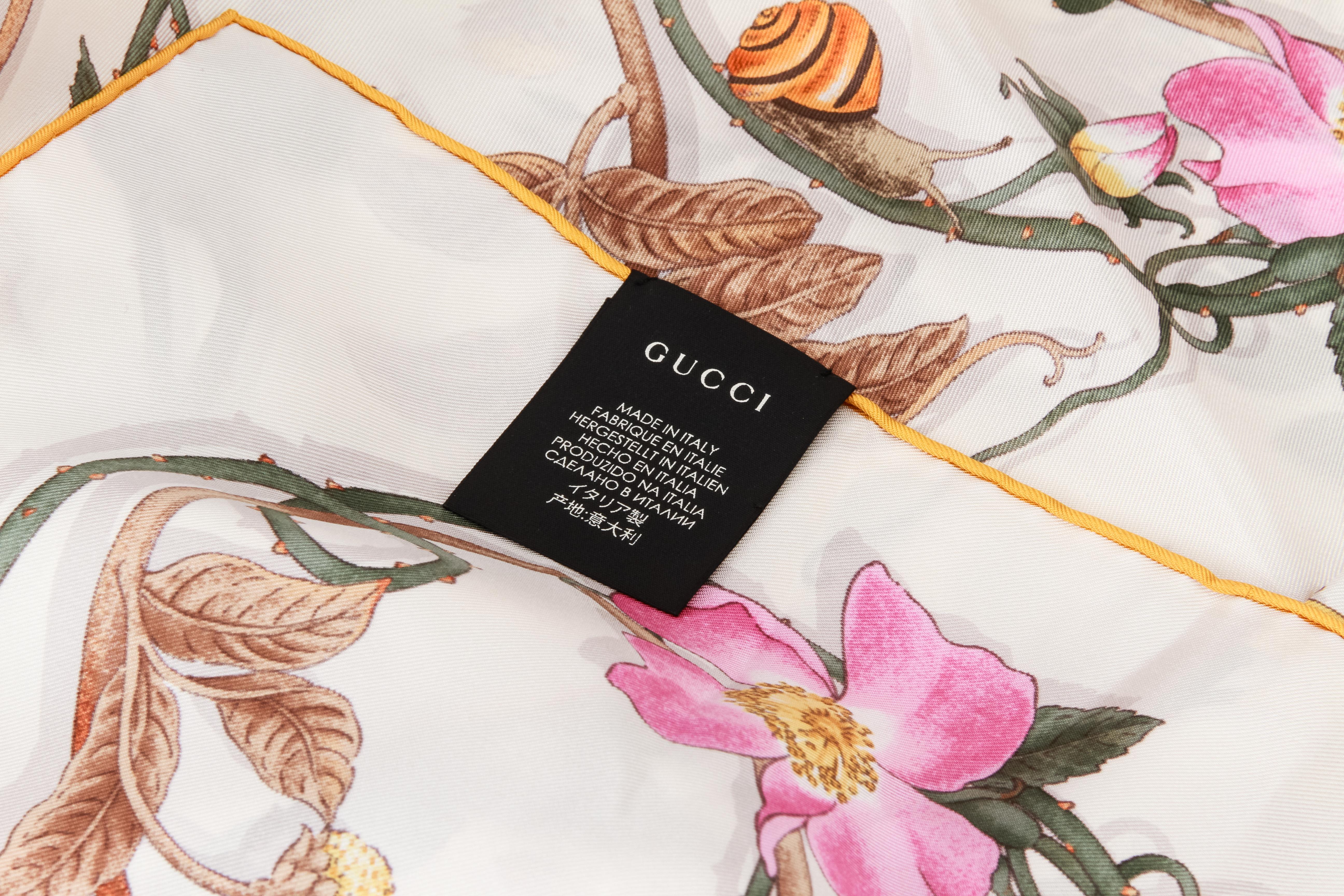 Gucci White Flowers Silk Scarf In New Condition In West Hollywood, CA
