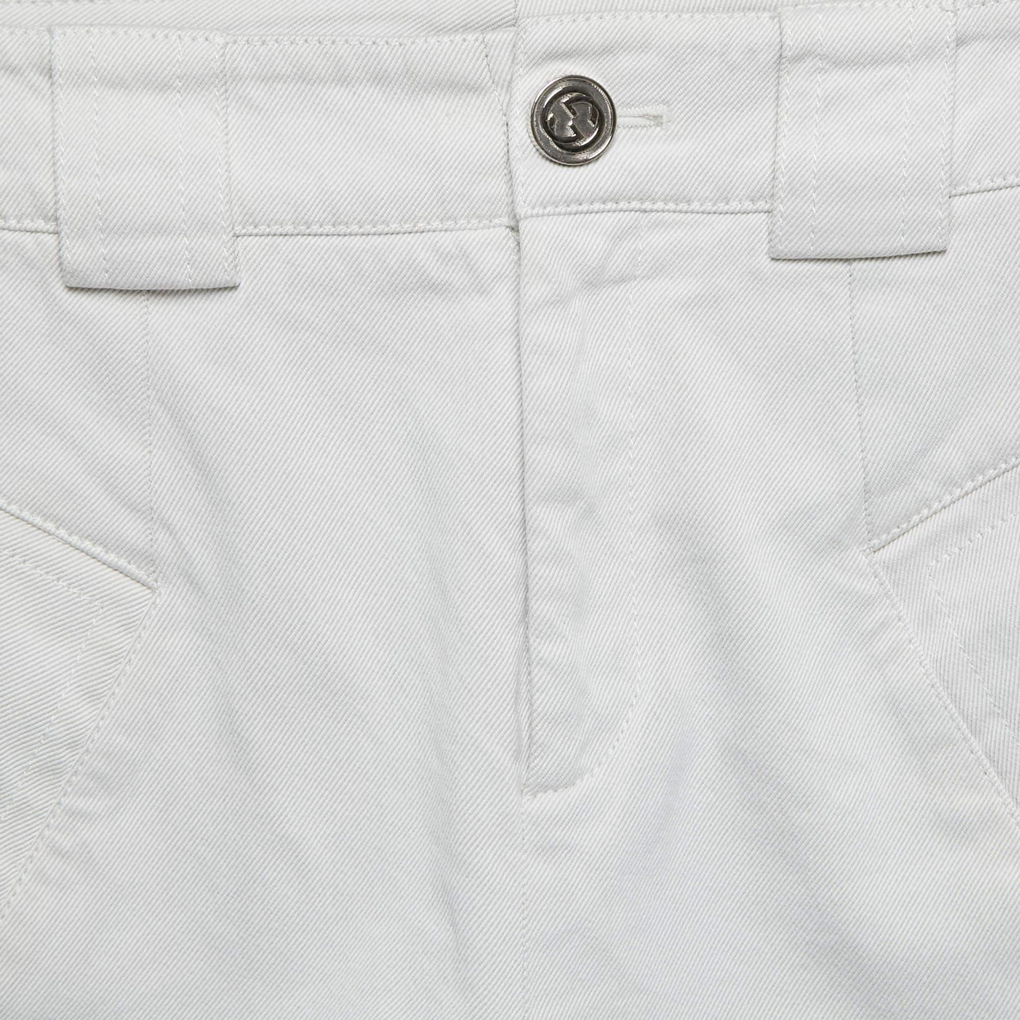 Grigio S.S. White Pantaloncini regolari in gabardine di Gucci in vendita