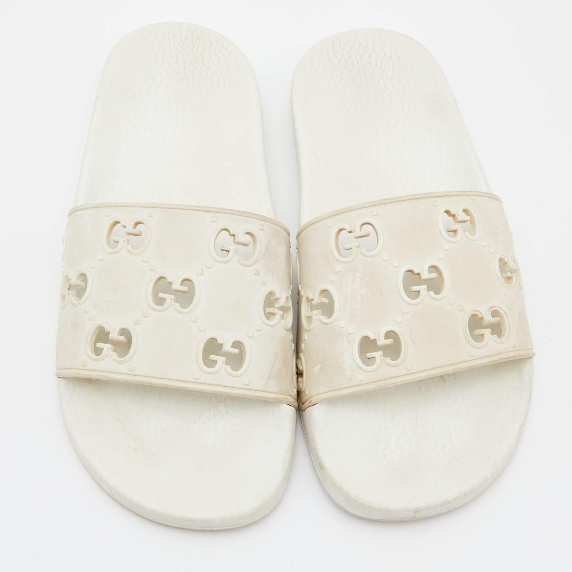 Gucci White GG Laser Cut Rubber Slides Size 38 In Fair Condition In Dubai, Al Qouz 2
