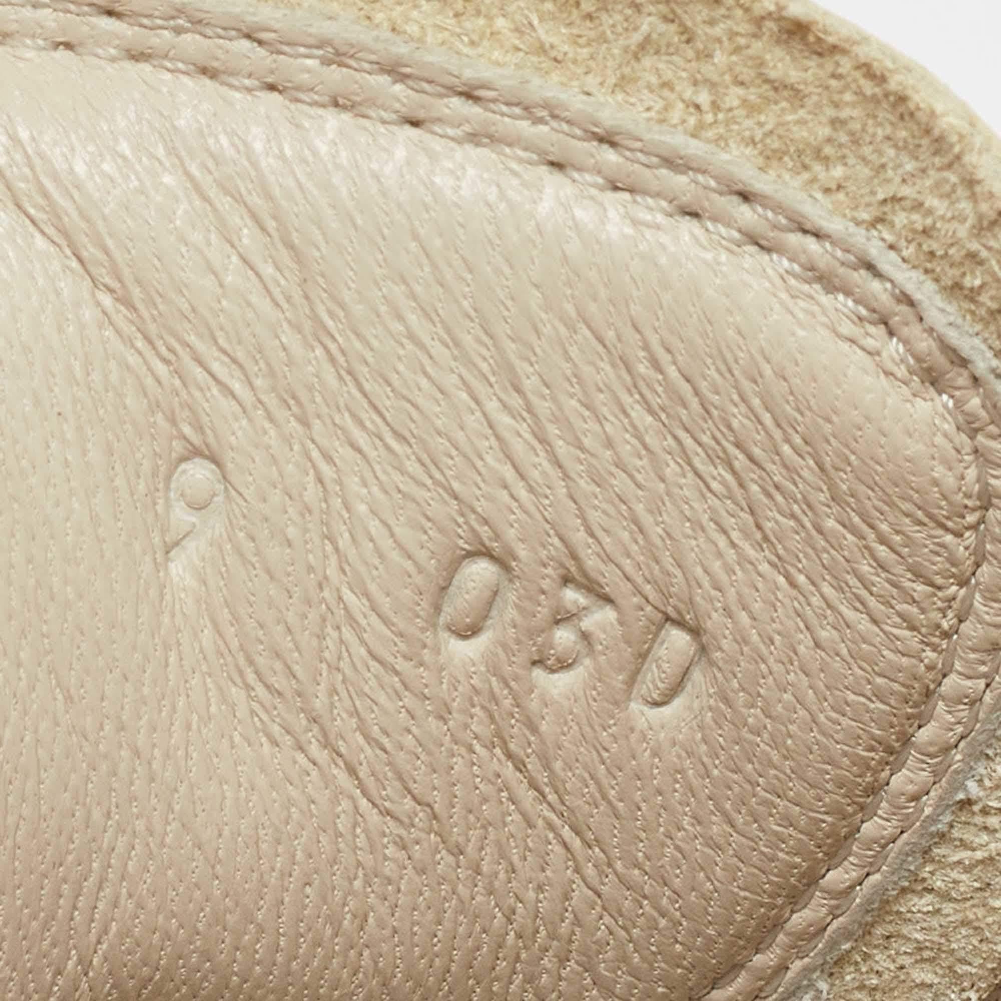 Gucci Baskets Falacer à lacets en cuir et paillettes blanches, taille 43 en vente 3