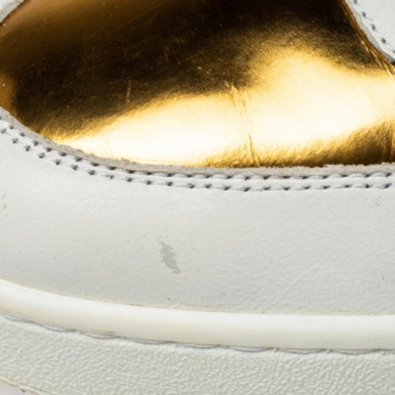 Gray Gucci White/Gold Leather Lace Up High Top Sneakers Size 43.5 For Sale