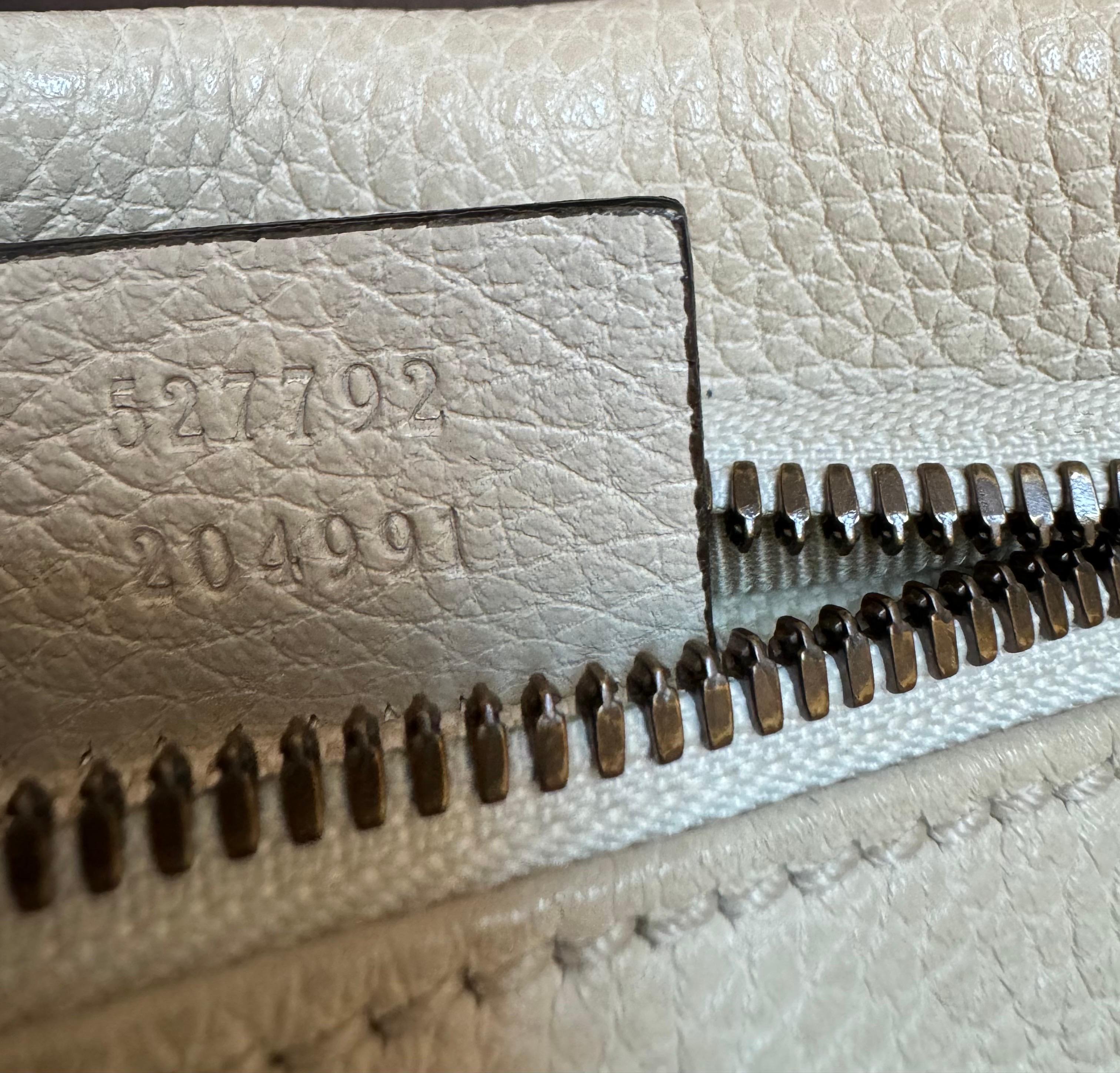 Gucci White Graind Calf Skin Leather Logo crossbody bag, Logo Belt Bag 11