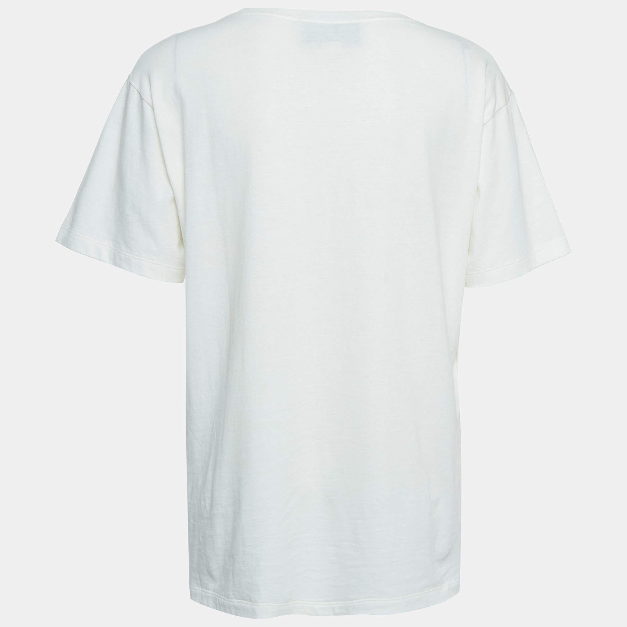Dieses T-Shirt eignet sich perfekt für lässige Ausflüge oder Besorgungen und ist das beste Stück, um sich darin wohl zu fühlen und stilvoll zu sein. Es hat einen auffälligen Farbton und eine lockere Passform.

