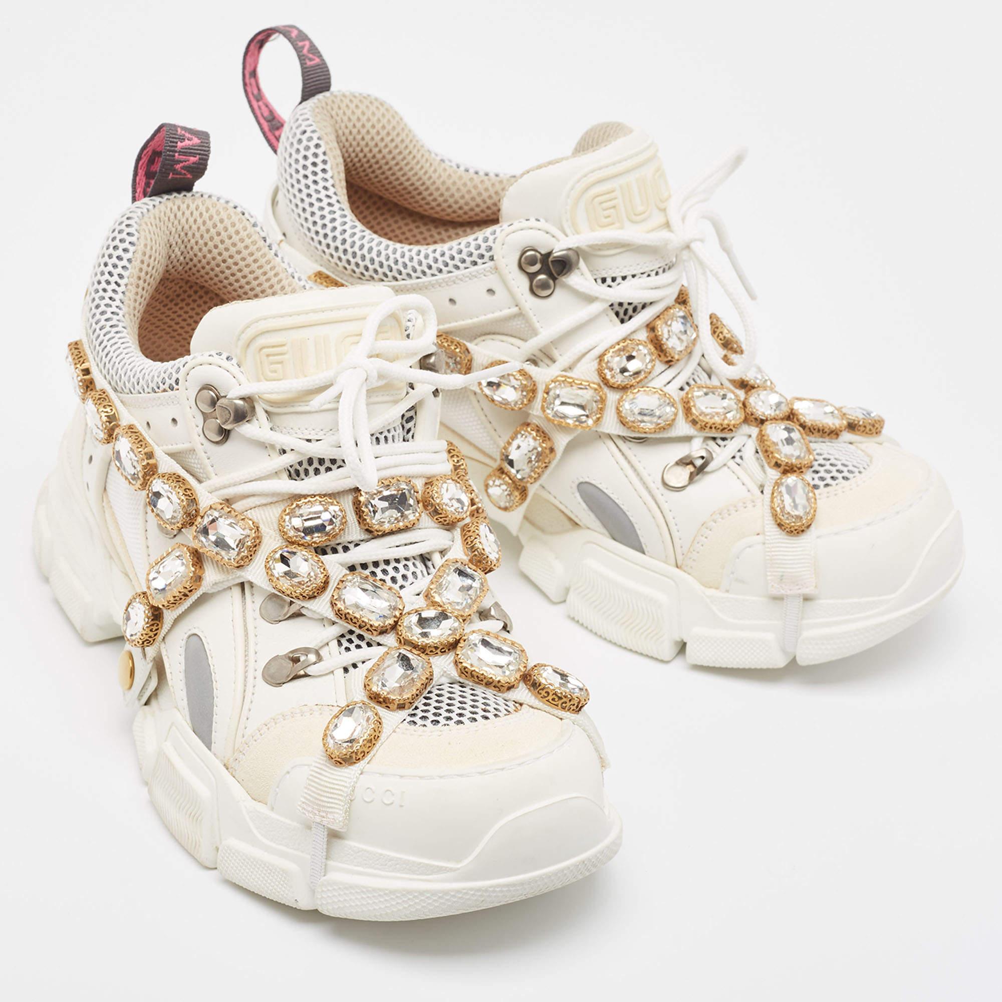 Gucci Flashtrek Turnschuhe aus weißem/grauem Leder und Kristallgeflecht mit Mesh-Verzierung, Größe 39 im Zustand „Gut“ im Angebot in Dubai, Al Qouz 2
