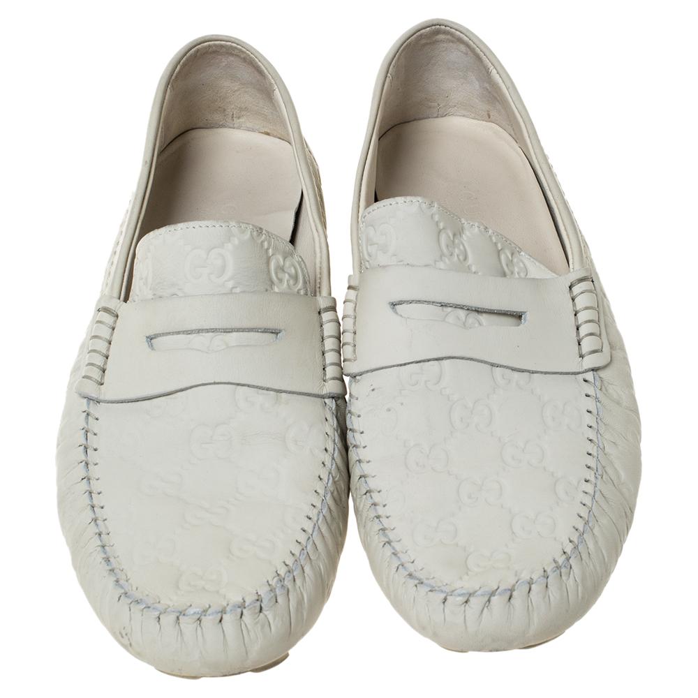 Gucci White Guccissima Leather Penny Loafers Size 42.5 In Good Condition In Dubai, Al Qouz 2