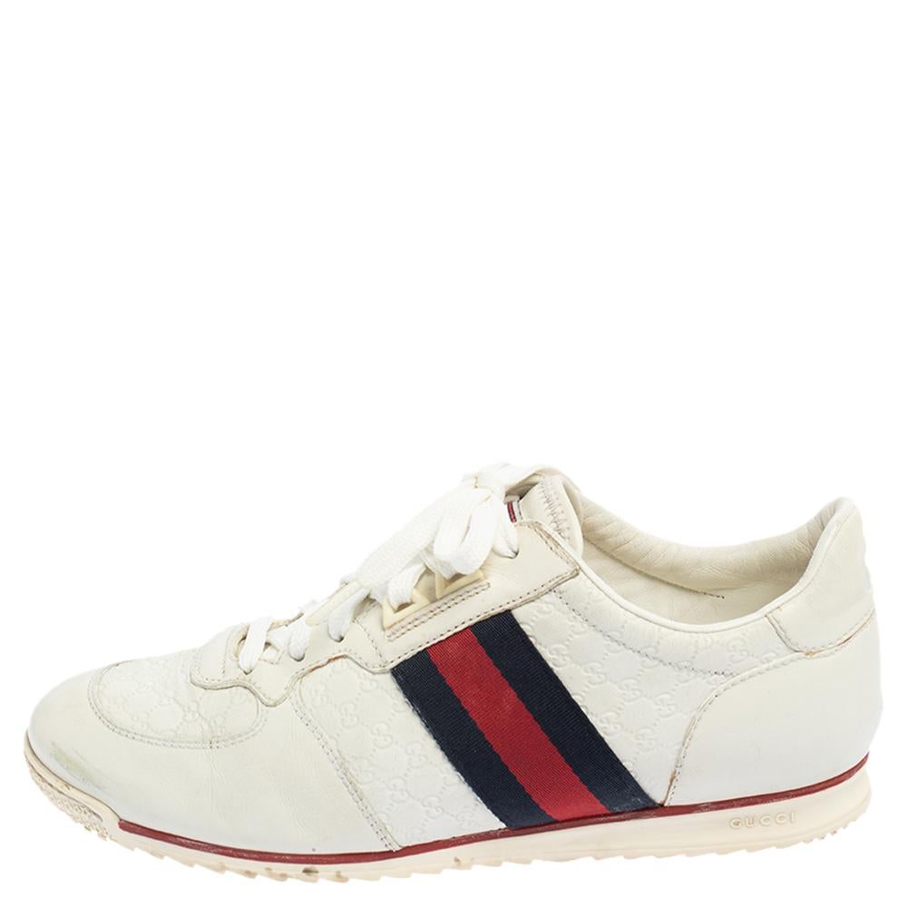 Stacked with signature details, this Gucci pair is rendered in Guccissima leather and is designed in a low-cut style with lace-up vamps. They have been fashioned with the iconic web stripes. Complete with sturdy soles and comfortable insoles, these